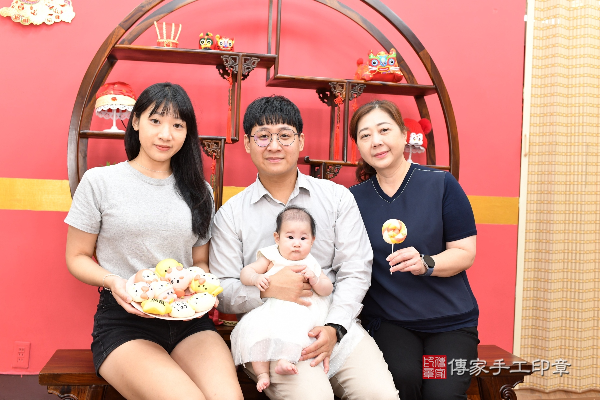 新北市永和區歆歆寶寶收涎推薦:傳家新北店收涎中國風會場,嬰兒古禮收涎收口水流程儀式、收涎吉祥話、收涎餅乾、收涎拍照。收涎證書。2025.7.28,照片5 新北市永和區歆歆寶寶收涎推薦:傳家新北店收涎中國風會場,嬰兒古禮收涎收口水流程儀式、收涎吉祥話、收涎餅乾、收涎拍照。收涎證書。2025.7.28,照片5