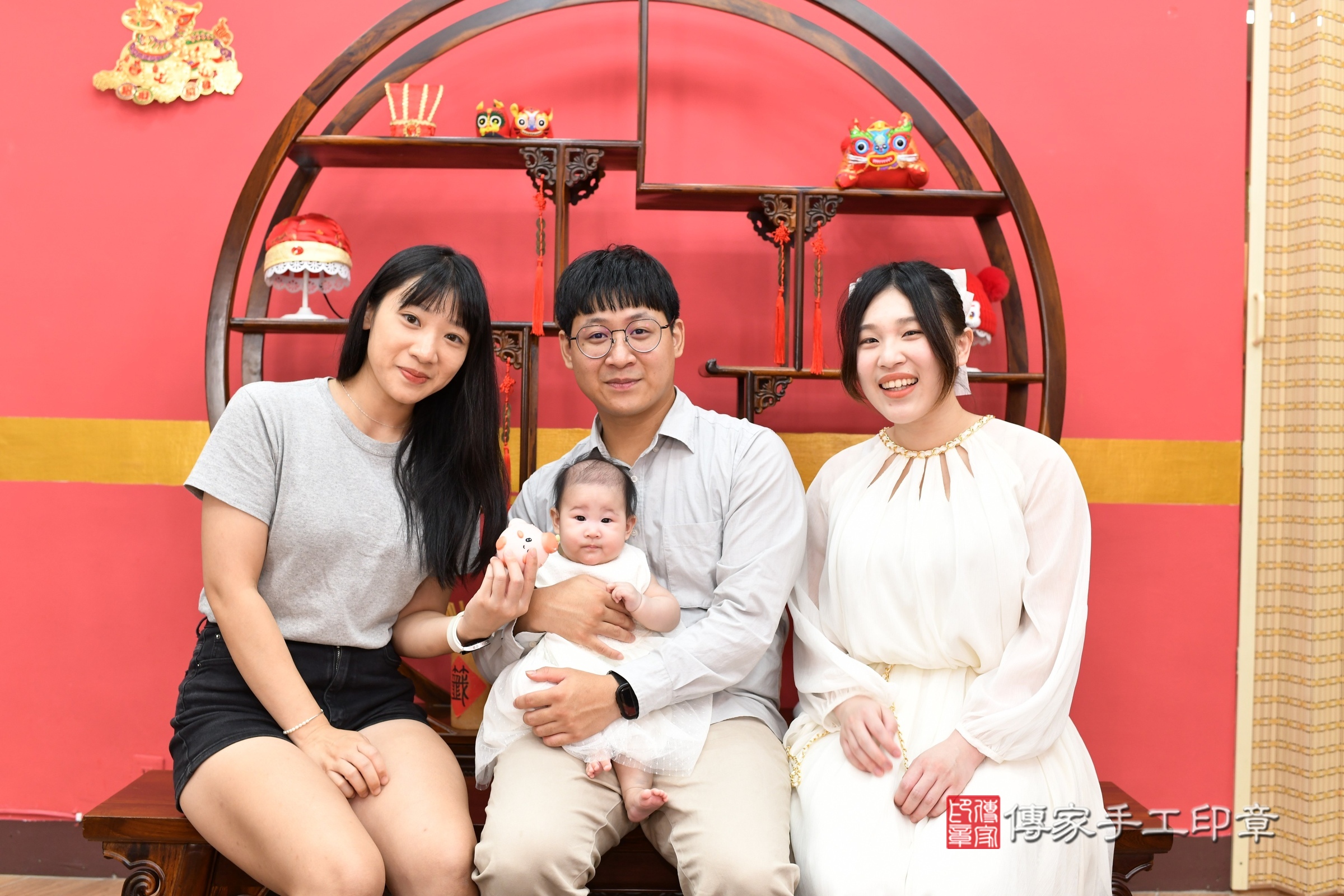 新北市永和區歆歆寶寶收涎推薦:傳家新北店收涎中國風會場,嬰兒古禮收涎收口水流程儀式、收涎吉祥話、收涎餅乾、收涎拍照。收涎證書。2025.7.28,照片10 新北市永和區歆歆寶寶收涎推薦:傳家新北店收涎中國風會場,嬰兒古禮收涎收口水流程儀式、收涎吉祥話、收涎餅乾、收涎拍照。收涎證書。2025.7.28,照片10