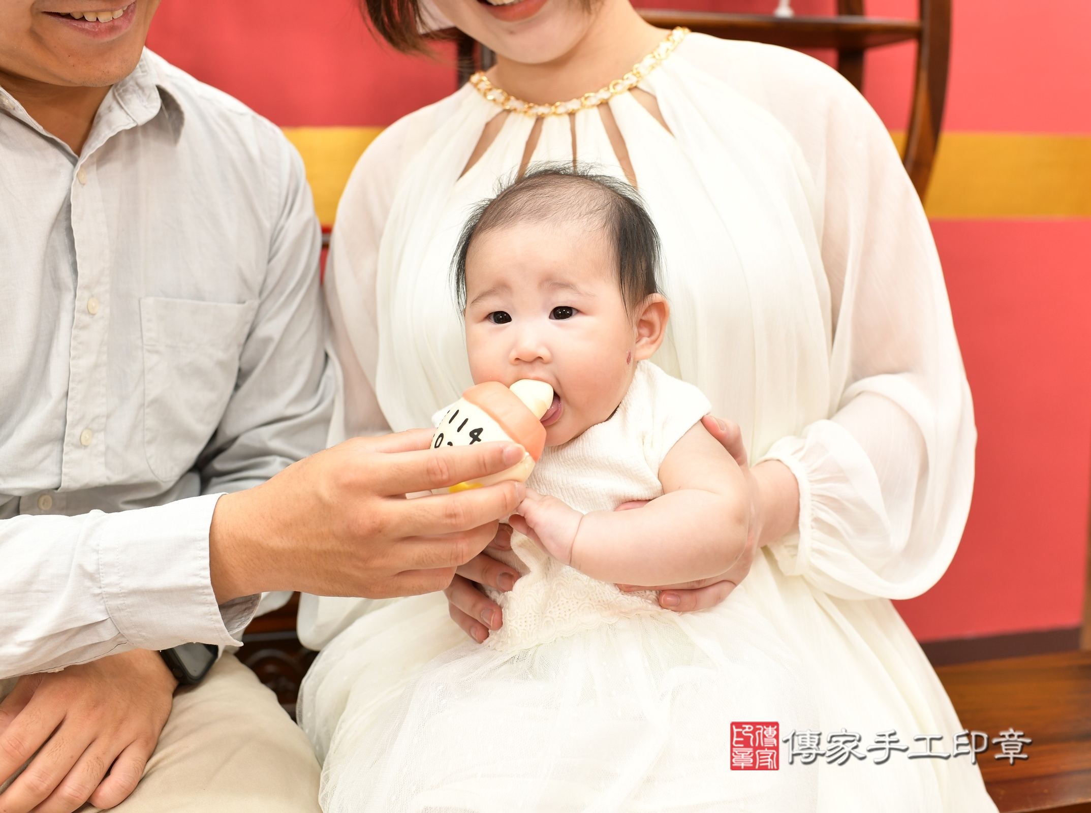 新北市永和區歆歆寶寶收涎推薦:傳家新北店收涎中國風會場,嬰兒古禮收涎收口水流程儀式、收涎吉祥話、收涎餅乾、收涎拍照。收涎證書。2025.7.28,照片12 新北市永和區歆歆寶寶收涎推薦:傳家新北店收涎中國風會場,嬰兒古禮收涎收口水流程儀式、收涎吉祥話、收涎餅乾、收涎拍照。收涎證書。2025.7.28,照片12