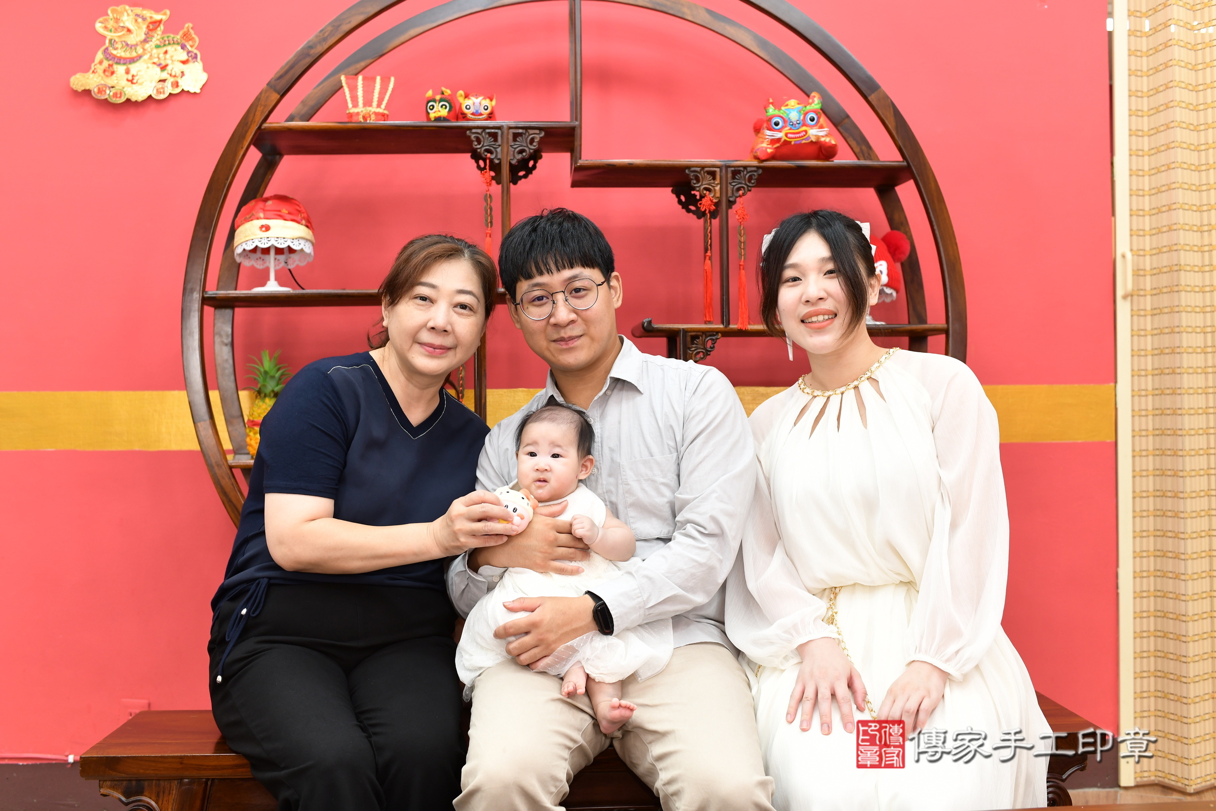 新北市永和區歆歆寶寶收涎推薦:傳家新北店收涎中國風會場,嬰兒古禮收涎收口水流程儀式、收涎吉祥話、收涎餅乾、收涎拍照。收涎證書。2025.7.28,照片8 新北市永和區歆歆寶寶收涎推薦:傳家新北店收涎中國風會場,嬰兒古禮收涎收口水流程儀式、收涎吉祥話、收涎餅乾、收涎拍照。收涎證書。2025.7.28,照片8