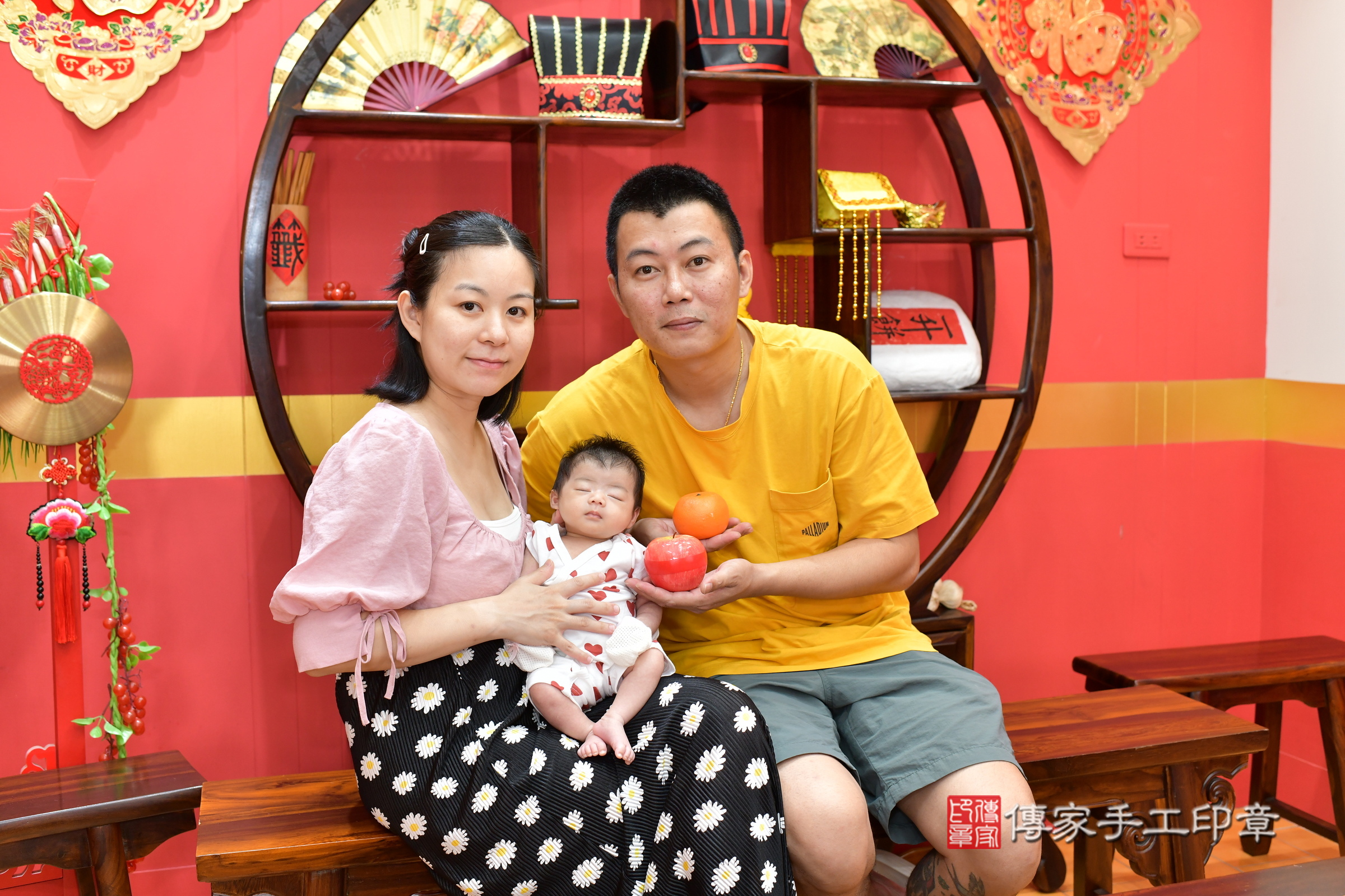 玥玥寶寶(桃園市八德區嬰兒寶寶滿月剃頭理髮、嬰兒剃胎毛儀式吉祥話)。中國風會場,爸媽寶貝穿「日中韓」古裝禮服。專業拍照、證書。★購買「臍帶章、肚臍章、胎毛筆刷印章」贈送:剃頭、收涎、抓周,三選一。2025.7.29,照片5 玥玥寶寶(桃園市八德區嬰兒寶寶滿月剃頭理髮、嬰兒剃胎毛儀式吉祥話)。中國風會場,爸媽寶貝穿「日中韓」古裝禮服。專業拍照、證書。★購買「臍帶章、肚臍章、胎毛筆刷印章」贈送:剃頭、收涎、抓周,三選一。2025.7.29,照片5