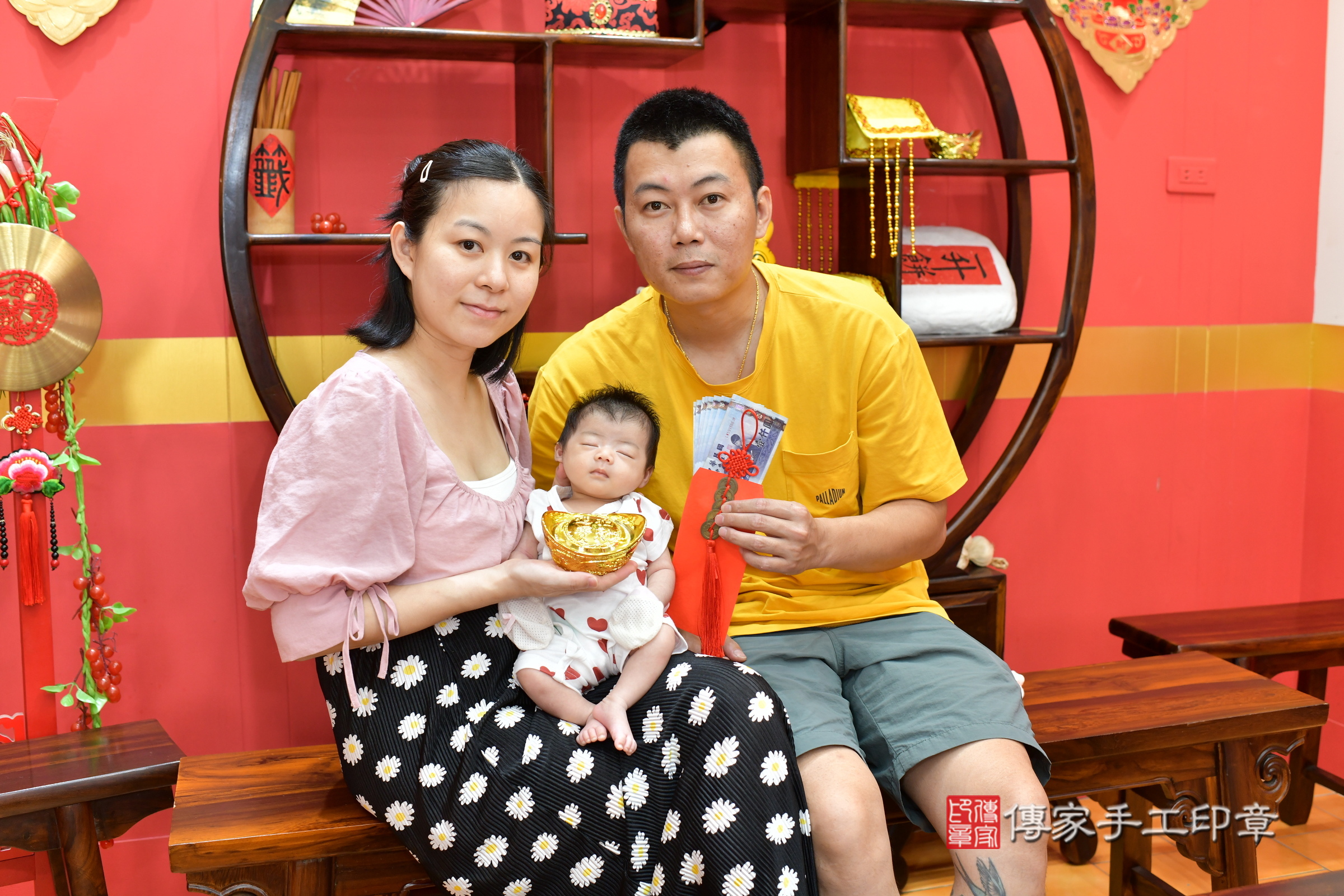 玥玥寶寶(桃園市八德區嬰兒寶寶滿月剃頭理髮、嬰兒剃胎毛儀式吉祥話)。中國風會場,爸媽寶貝穿「日中韓」古裝禮服。專業拍照、證書。★購買「臍帶章、肚臍章、胎毛筆刷印章」贈送:剃頭、收涎、抓周,三選一。2025.7.29,照片9 玥玥寶寶(桃園市八德區嬰兒寶寶滿月剃頭理髮、嬰兒剃胎毛儀式吉祥話)。中國風會場,爸媽寶貝穿「日中韓」古裝禮服。專業拍照、證書。★購買「臍帶章、肚臍章、胎毛筆刷印章」贈送:剃頭、收涎、抓周,三選一。2025.7.29,照片9