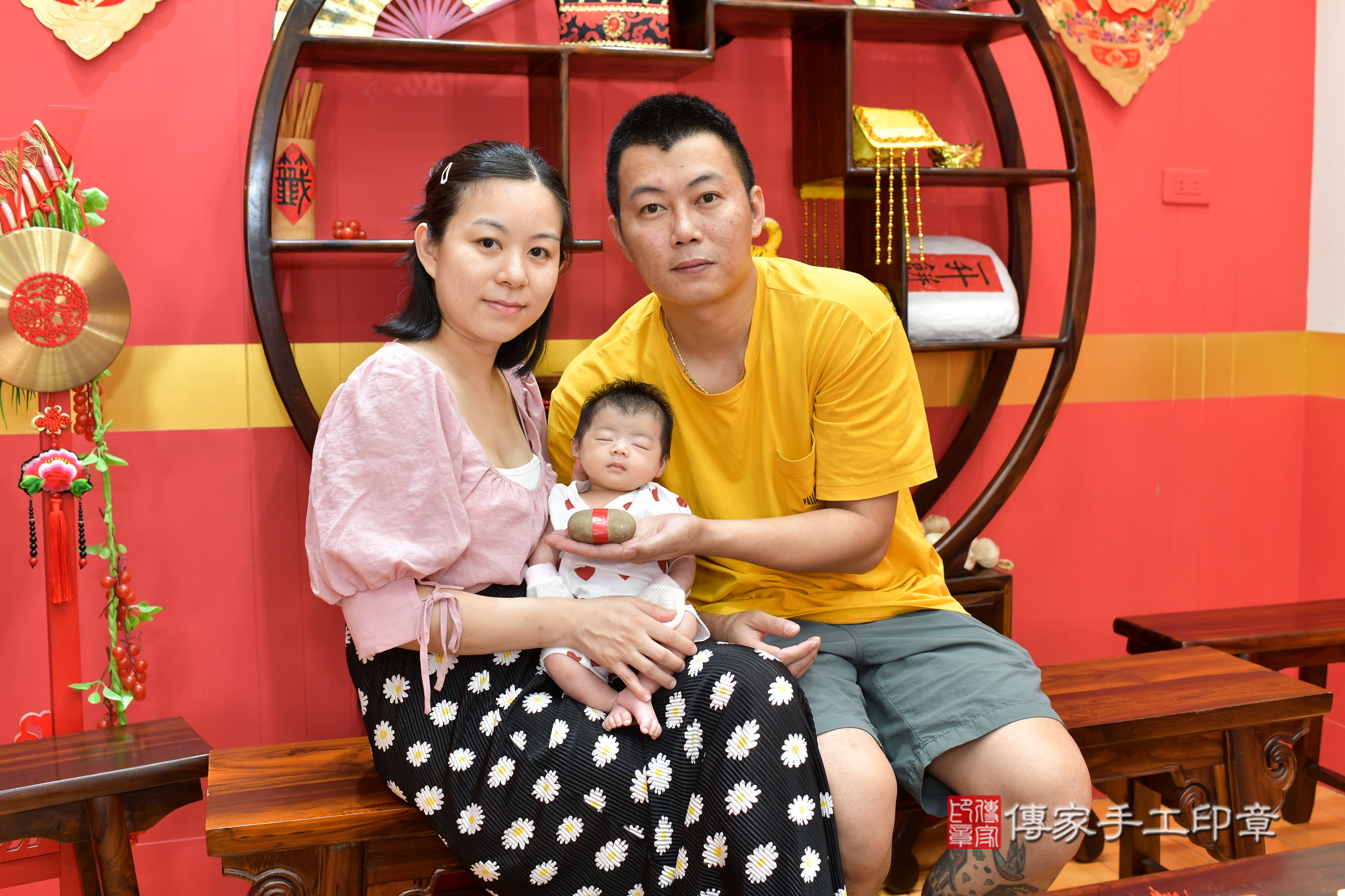 玥玥寶寶(桃園市八德區嬰兒寶寶滿月剃頭理髮、嬰兒剃胎毛儀式吉祥話)。中國風會場,爸媽寶貝穿「日中韓」古裝禮服。專業拍照、證書。★購買「臍帶章、肚臍章、胎毛筆刷印章」贈送:剃頭、收涎、抓周,三選一。2025.7.29,照片8 玥玥寶寶(桃園市八德區嬰兒寶寶滿月剃頭理髮、嬰兒剃胎毛儀式吉祥話)。中國風會場,爸媽寶貝穿「日中韓」古裝禮服。專業拍照、證書。★購買「臍帶章、肚臍章、胎毛筆刷印章」贈送:剃頭、收涎、抓周,三選一。2025.7.29,照片8