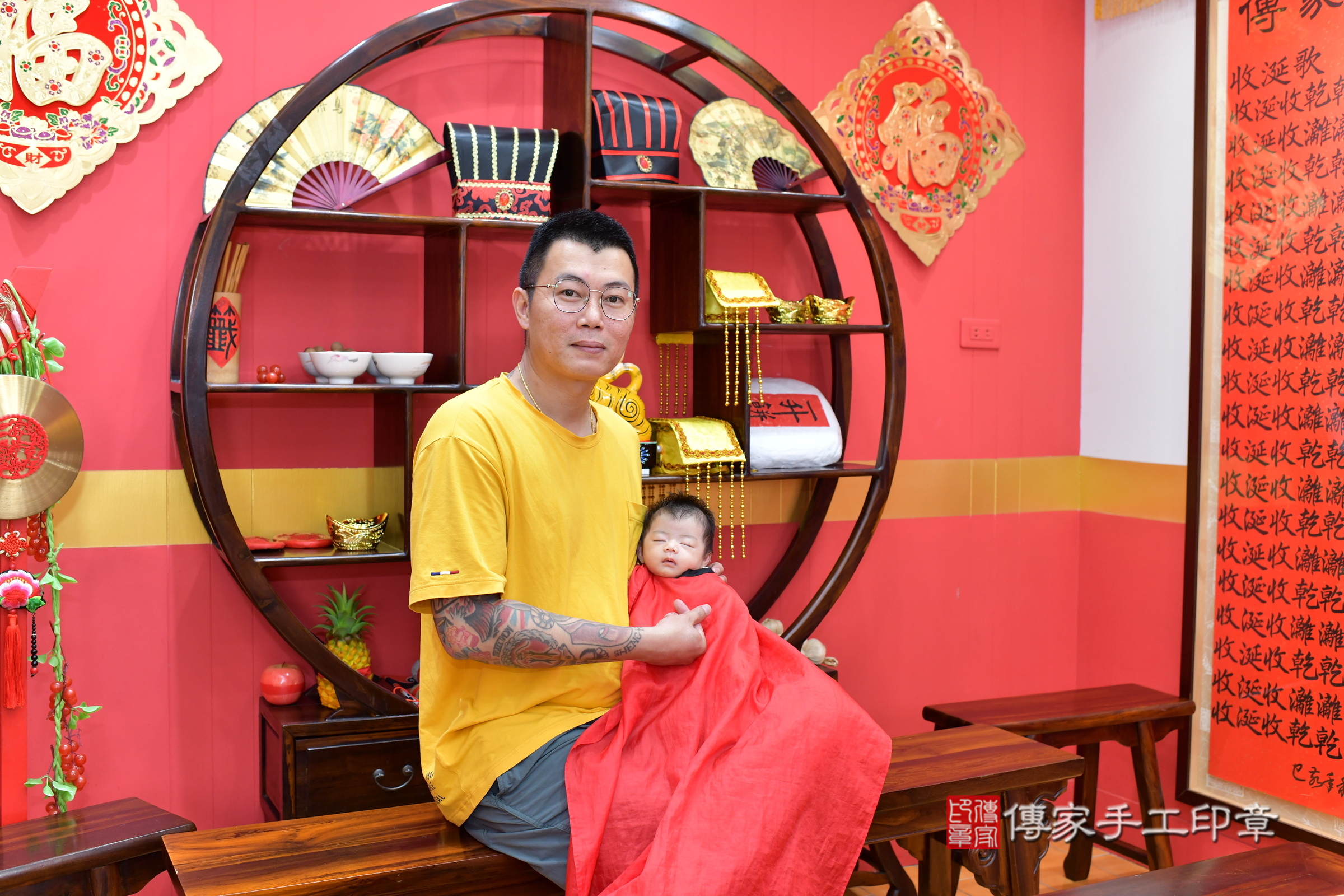 玥玥寶寶(桃園市八德區嬰兒寶寶滿月剃頭理髮、嬰兒剃胎毛儀式吉祥話)。中國風會場,爸媽寶貝穿「日中韓」古裝禮服。專業拍照、證書。★購買「臍帶章、肚臍章、胎毛筆刷印章」贈送:剃頭、收涎、抓周,三選一。2025.7.29,照片11 玥玥寶寶(桃園市八德區嬰兒寶寶滿月剃頭理髮、嬰兒剃胎毛儀式吉祥話)。中國風會場,爸媽寶貝穿「日中韓」古裝禮服。專業拍照、證書。★購買「臍帶章、肚臍章、胎毛筆刷印章」贈送:剃頭、收涎、抓周,三選一。2025.7.29,照片11