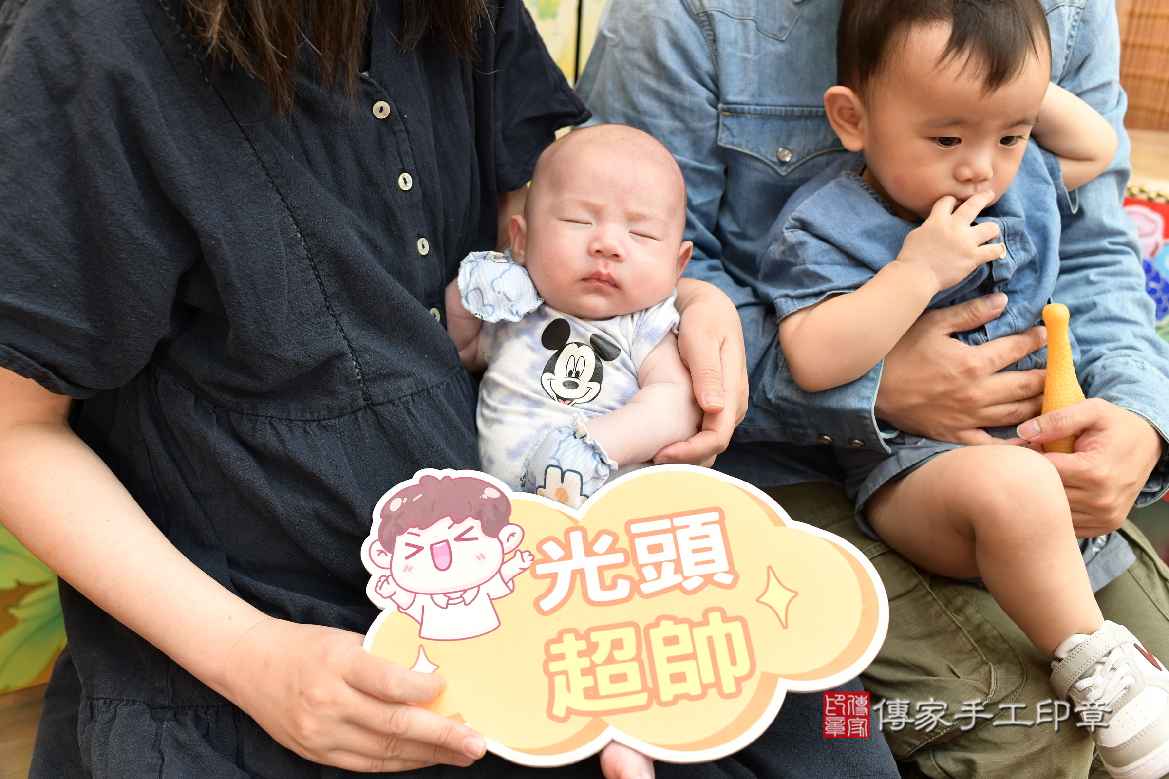 洋洋寶寶(台北市大同區嬰兒寶寶滿月剃頭理髮、嬰兒剃胎毛儀式吉祥話)。中國風會場，爸媽寶貝穿「日中韓」古裝禮服。專業拍照、證書。★購買「臍帶章、肚臍章、胎毛筆刷印章」贈送：剃頭、收涎、抓周，三選一。2025.7.18，照片13