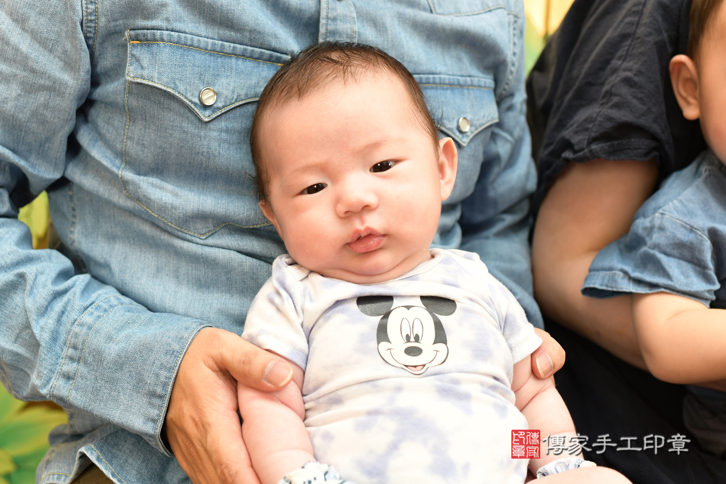 洋洋寶寶(台北市大同區嬰兒寶寶滿月剃頭理髮、嬰兒剃胎毛儀式吉祥話)。中國風會場，爸媽寶貝穿「日中韓」古裝禮服。專業拍照、證書。★購買「臍帶章、肚臍章、胎毛筆刷印章」贈送：剃頭、收涎、抓周，三選一。2025.7.18，照片5