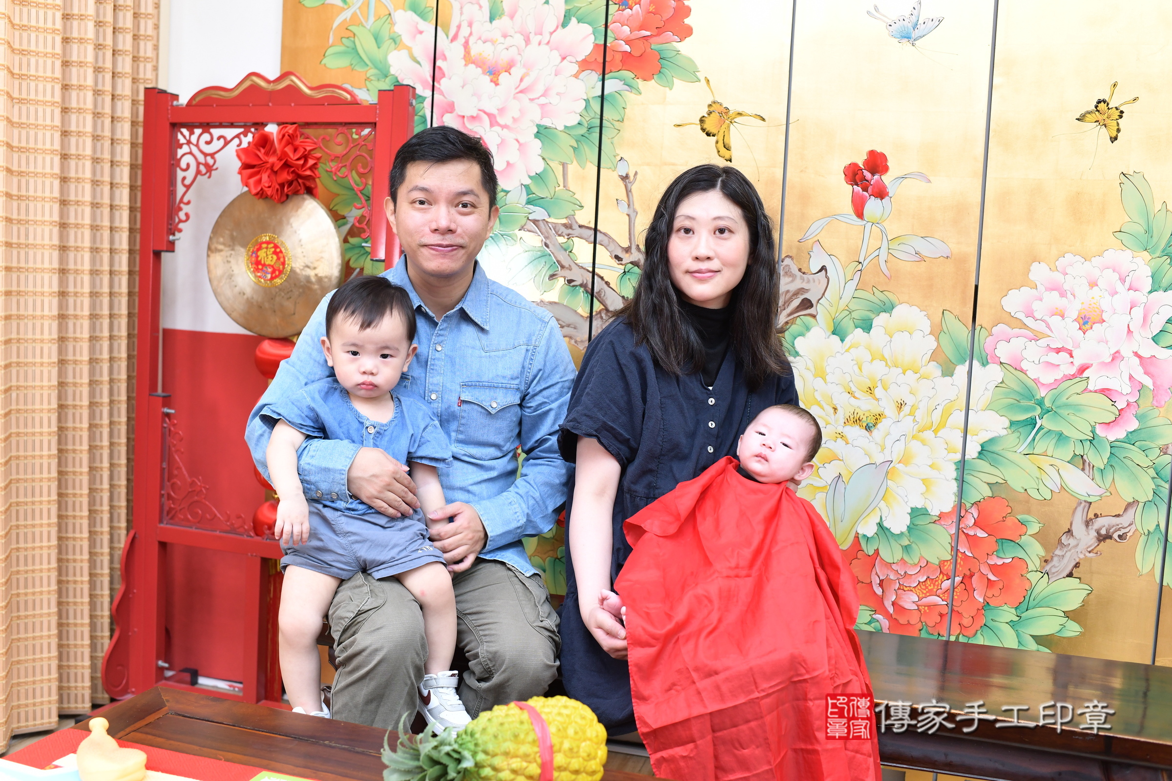 洋洋寶寶(台北市大同區嬰兒寶寶滿月剃頭理髮、嬰兒剃胎毛儀式吉祥話)。中國風會場，爸媽寶貝穿「日中韓」古裝禮服。專業拍照、證書。★購買「臍帶章、肚臍章、胎毛筆刷印章」贈送：剃頭、收涎、抓周，三選一。2025.7.18，照片11