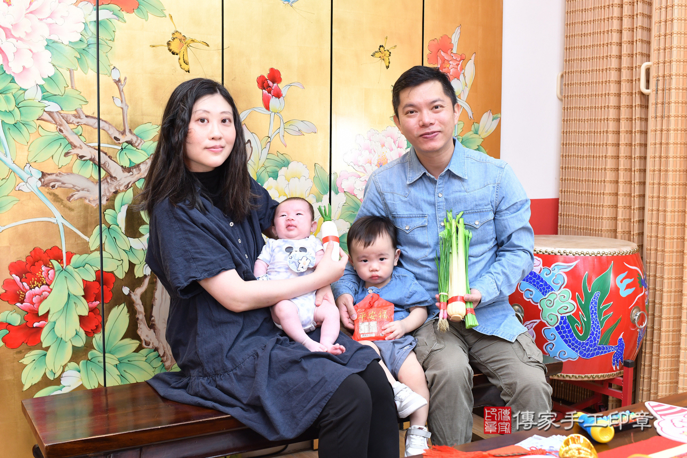 洋洋寶寶(台北市大同區嬰兒寶寶滿月剃頭理髮、嬰兒剃胎毛儀式吉祥話)。中國風會場，爸媽寶貝穿「日中韓」古裝禮服。專業拍照、證書。★購買「臍帶章、肚臍章、胎毛筆刷印章」贈送：剃頭、收涎、抓周，三選一。2025.7.18，照片9