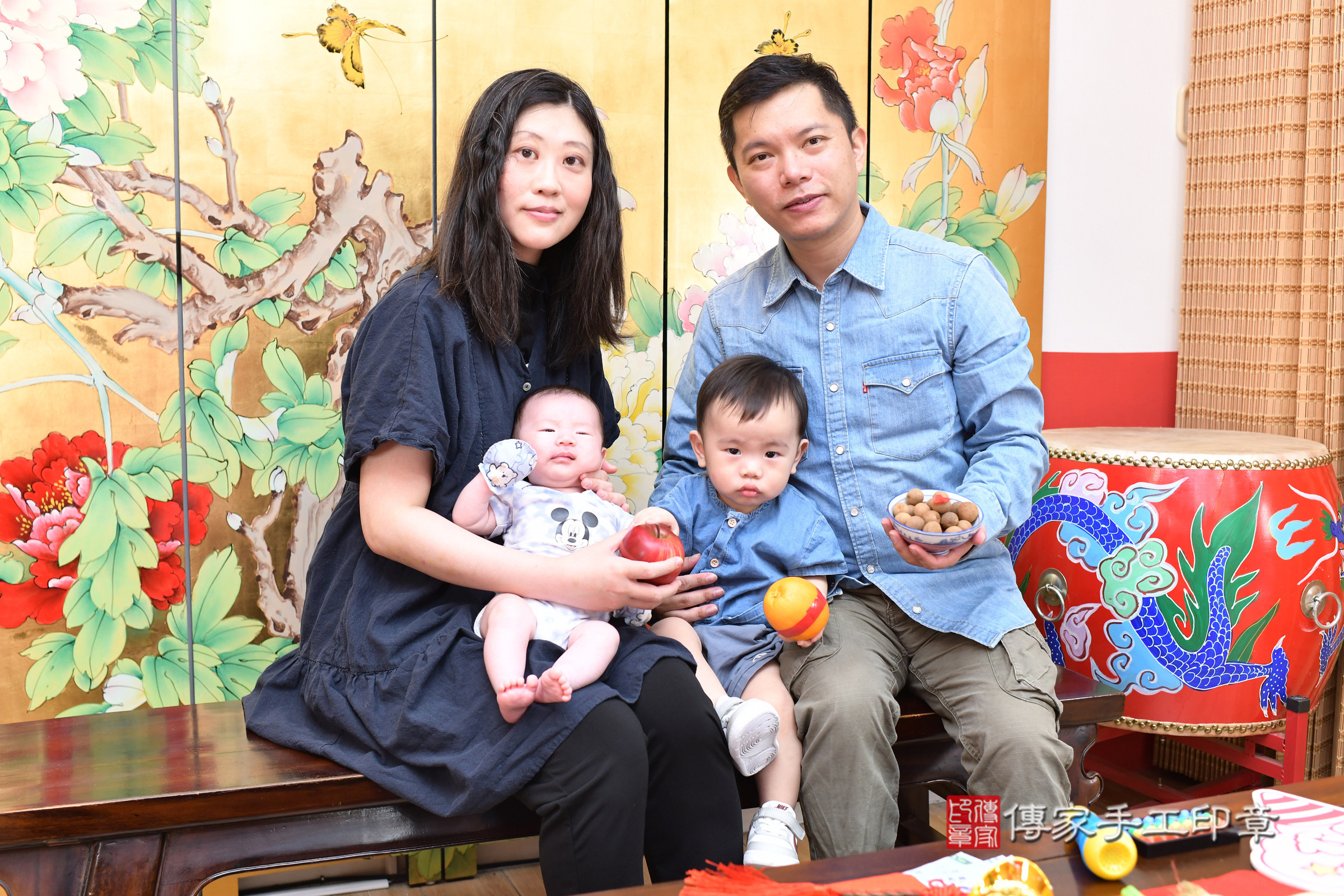 洋洋寶寶(台北市大同區嬰兒寶寶滿月剃頭理髮、嬰兒剃胎毛儀式吉祥話)。中國風會場，爸媽寶貝穿「日中韓」古裝禮服。專業拍照、證書。★購買「臍帶章、肚臍章、胎毛筆刷印章」贈送：剃頭、收涎、抓周，三選一。2025.7.18，照片8