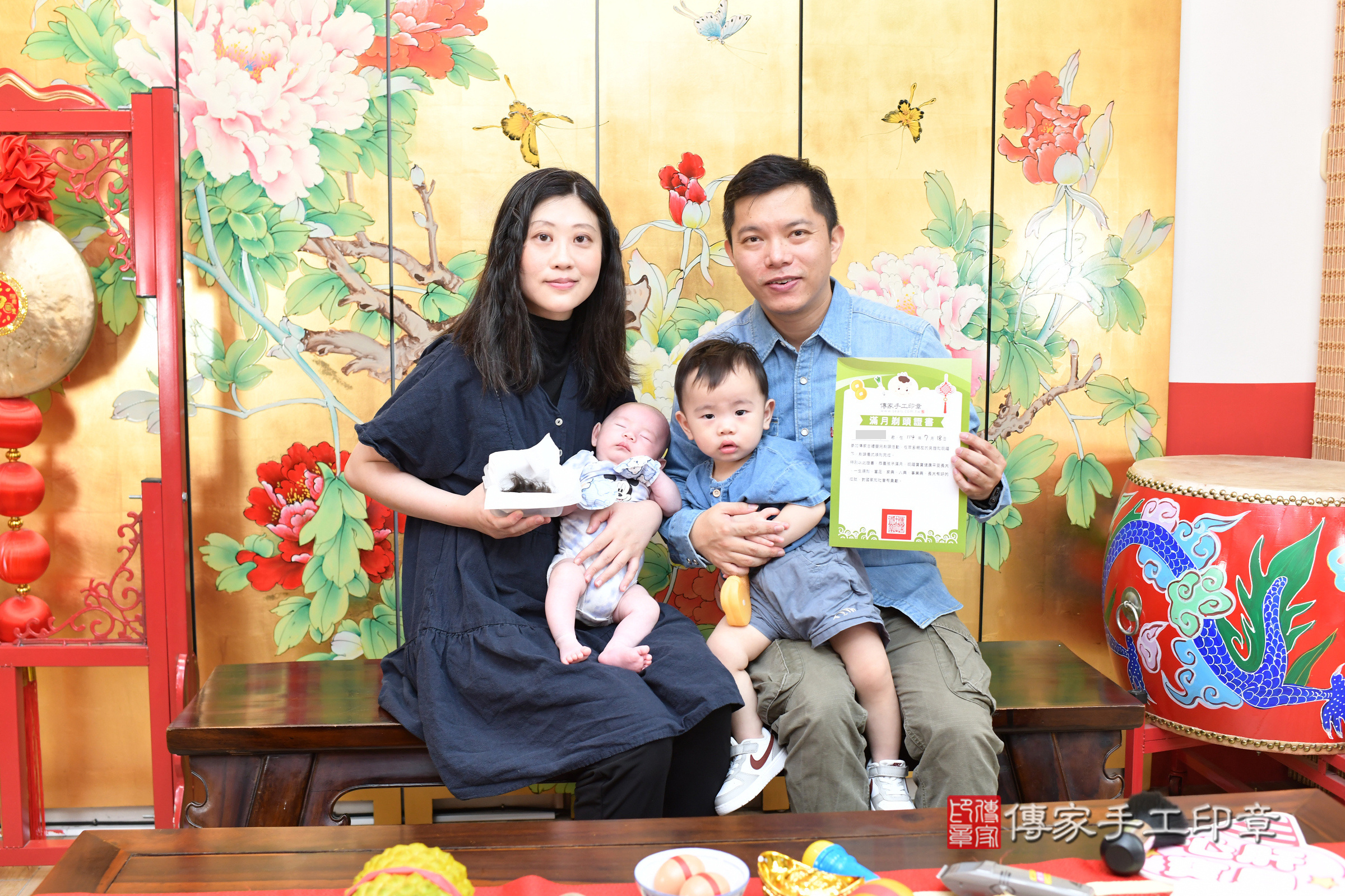 洋洋寶寶(台北市大同區嬰兒寶寶滿月剃頭理髮、嬰兒剃胎毛儀式吉祥話)。中國風會場，爸媽寶貝穿「日中韓」古裝禮服。專業拍照、證書。★購買「臍帶章、肚臍章、胎毛筆刷印章」贈送：剃頭、收涎、抓周，三選一。2025.7.18，照片14