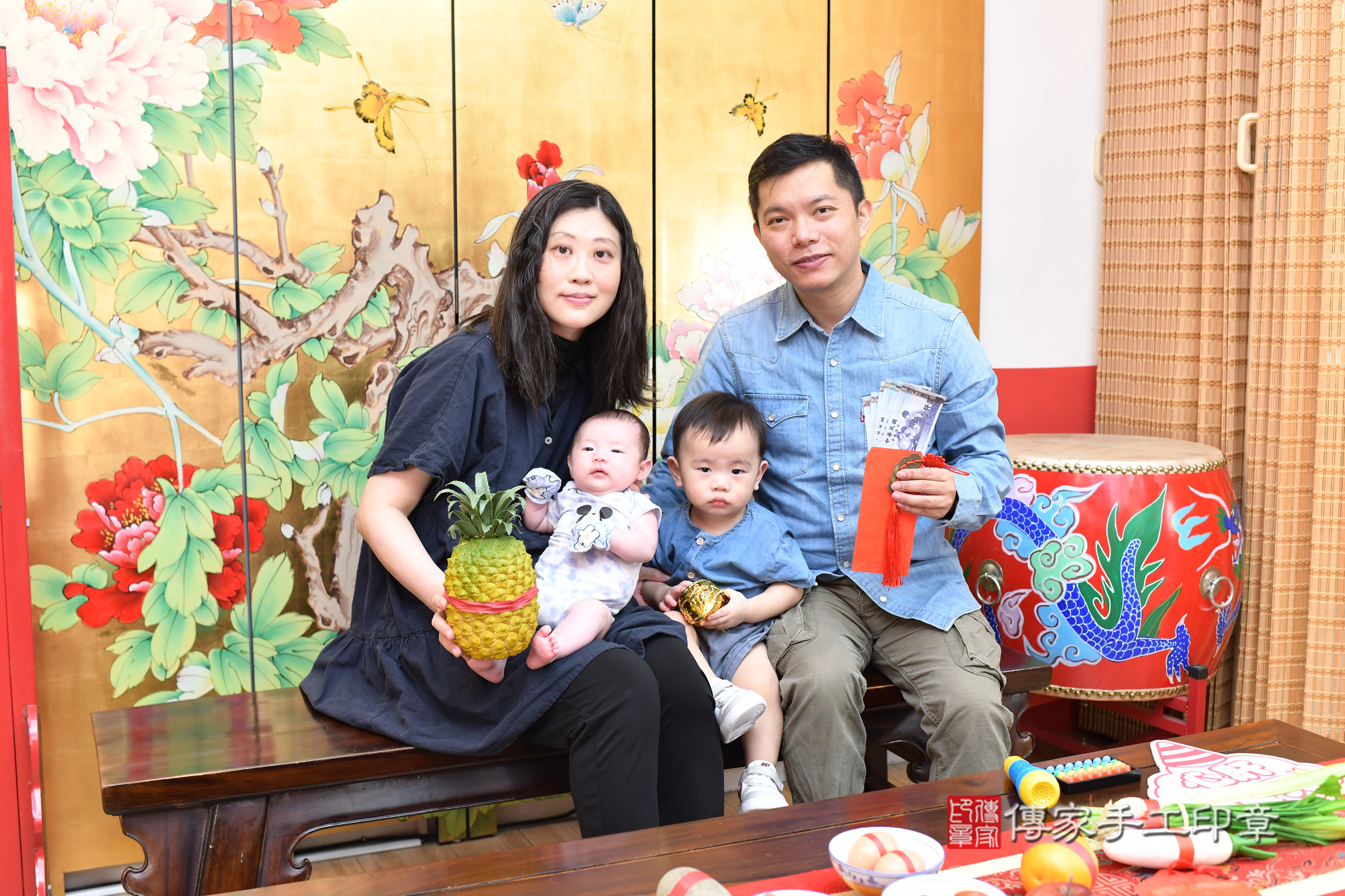 洋洋寶寶(台北市大同區嬰兒寶寶滿月剃頭理髮、嬰兒剃胎毛儀式吉祥話)。中國風會場，爸媽寶貝穿「日中韓」古裝禮服。專業拍照、證書。★購買「臍帶章、肚臍章、胎毛筆刷印章」贈送：剃頭、收涎、抓周，三選一。2025.7.18，照片10