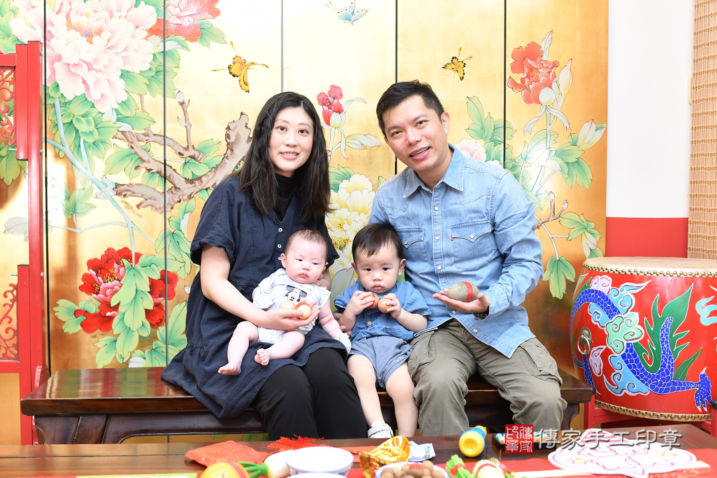 洋洋寶寶(台北市大同區嬰兒寶寶滿月剃頭理髮、嬰兒剃胎毛儀式吉祥話)。中國風會場，爸媽寶貝穿「日中韓」古裝禮服。專業拍照、證書。★購買「臍帶章、肚臍章、胎毛筆刷印章」贈送：剃頭、收涎、抓周，三選一。2025.7.18，照片7