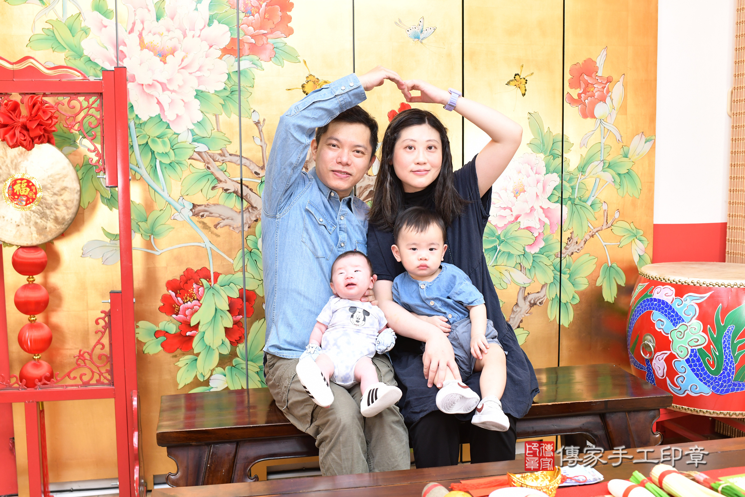 洋洋寶寶(台北市大同區嬰兒寶寶滿月剃頭理髮、嬰兒剃胎毛儀式吉祥話)。中國風會場，爸媽寶貝穿「日中韓」古裝禮服。專業拍照、證書。★購買「臍帶章、肚臍章、胎毛筆刷印章」贈送：剃頭、收涎、抓周，三選一。2025.7.18，照片4