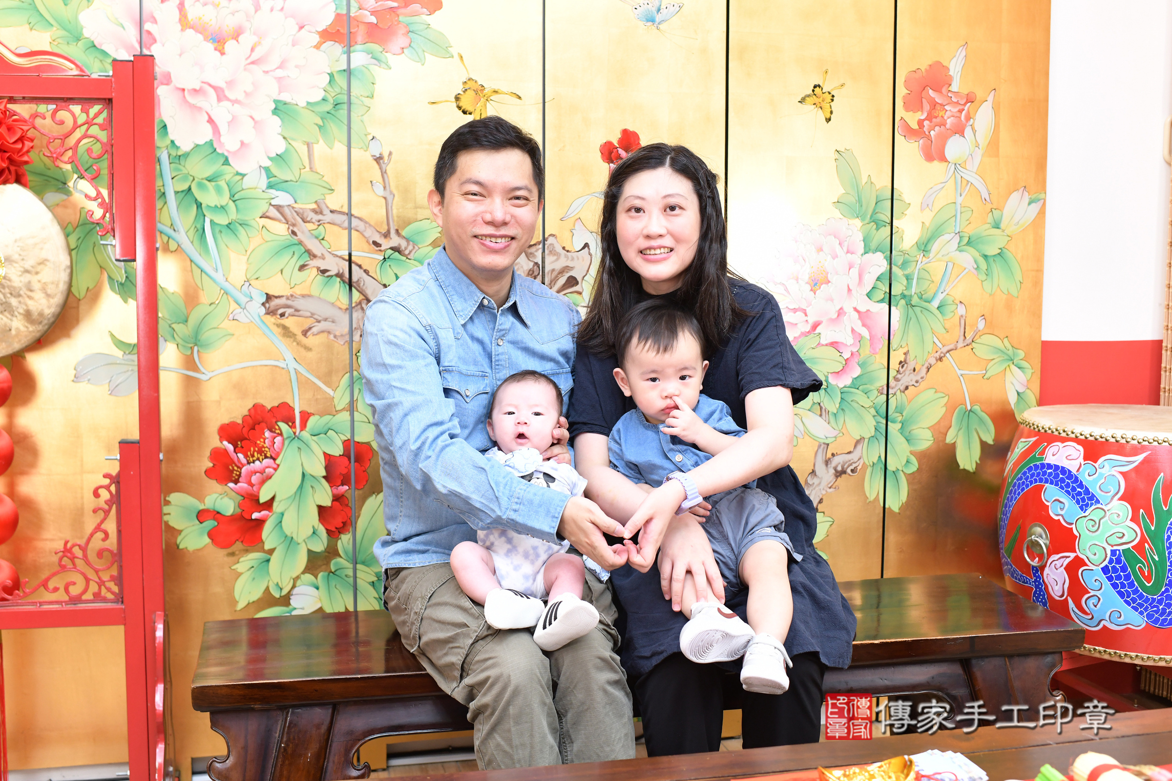 洋洋寶寶(台北市大同區嬰兒寶寶滿月剃頭理髮、嬰兒剃胎毛儀式吉祥話)。中國風會場，爸媽寶貝穿「日中韓」古裝禮服。專業拍照、證書。★購買「臍帶章、肚臍章、胎毛筆刷印章」贈送：剃頭、收涎、抓周，三選一。2025.7.18，照片3