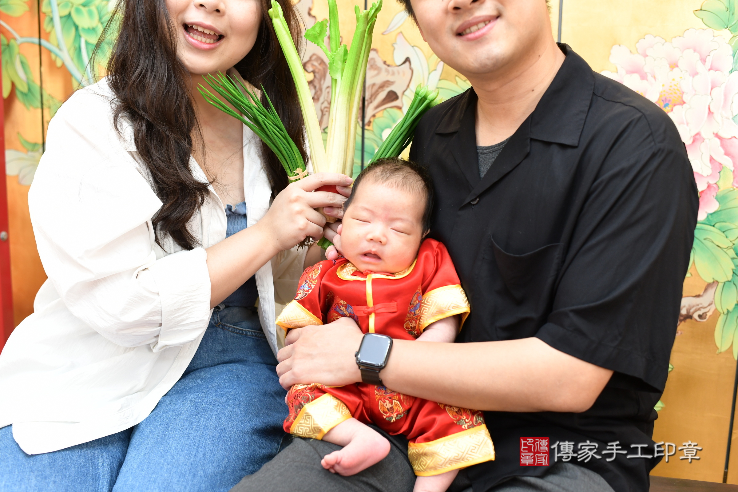 宸宸寶寶(台北市大同區嬰兒寶寶滿月剃頭理髮、嬰兒剃胎毛儀式吉祥話)。中國風會場，爸媽寶貝穿「日中韓」古裝禮服。專業拍照、證書。★購買「臍帶章、肚臍章、胎毛筆刷印章」贈送：剃頭、收涎、抓周，三選一。2025.7.19，照片19