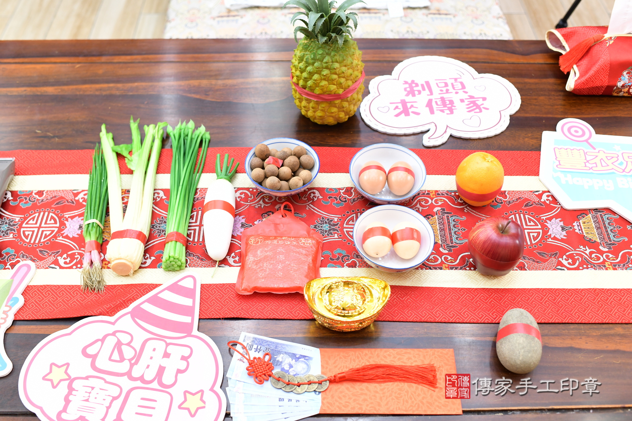 宸宸寶寶(台北市大同區嬰兒寶寶滿月剃頭理髮、嬰兒剃胎毛儀式吉祥話)。中國風會場，爸媽寶貝穿「日中韓」古裝禮服。專業拍照、證書。★購買「臍帶章、肚臍章、胎毛筆刷印章」贈送：剃頭、收涎、抓周，三選一。2025.7.19，照片6