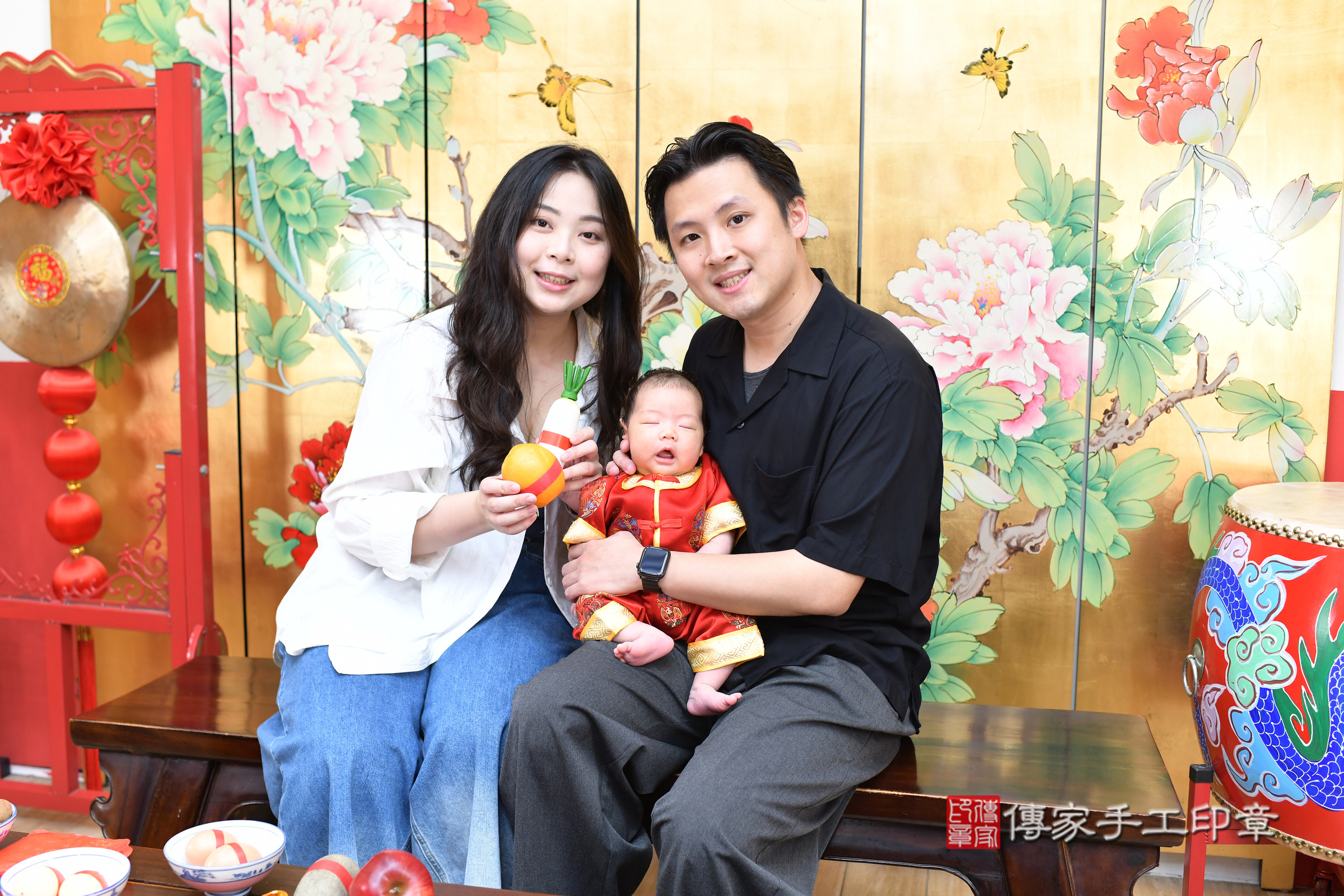 宸宸寶寶(台北市大同區嬰兒寶寶滿月剃頭理髮、嬰兒剃胎毛儀式吉祥話)。中國風會場，爸媽寶貝穿「日中韓」古裝禮服。專業拍照、證書。★購買「臍帶章、肚臍章、胎毛筆刷印章」贈送：剃頭、收涎、抓周，三選一。2025.7.19，照片16