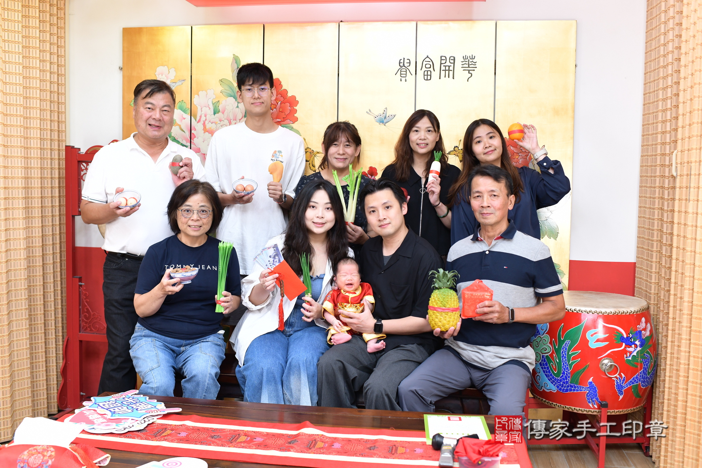 宸宸寶寶(台北市大同區嬰兒寶寶滿月剃頭理髮、嬰兒剃胎毛儀式吉祥話)。中國風會場，爸媽寶貝穿「日中韓」古裝禮服。專業拍照、證書。★購買「臍帶章、肚臍章、胎毛筆刷印章」贈送：剃頭、收涎、抓周，三選一。2025.7.19，照片9