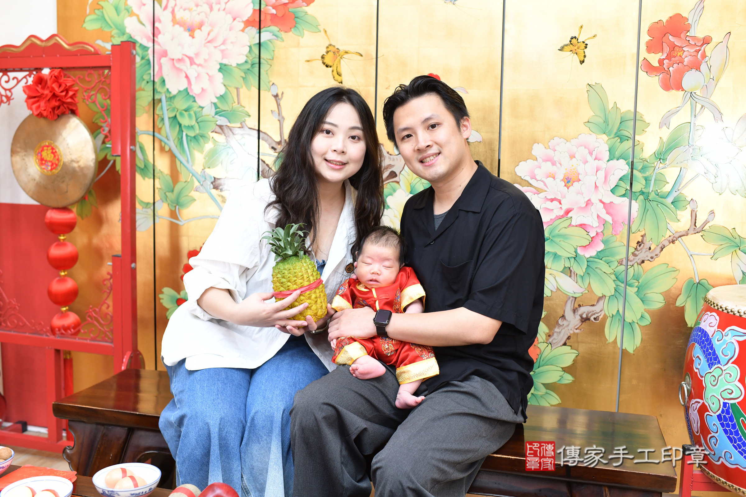 宸宸寶寶(台北市大同區嬰兒寶寶滿月剃頭理髮、嬰兒剃胎毛儀式吉祥話)。中國風會場，爸媽寶貝穿「日中韓」古裝禮服。專業拍照、證書。★購買「臍帶章、肚臍章、胎毛筆刷印章」贈送：剃頭、收涎、抓周，三選一。2025.7.19，照片20