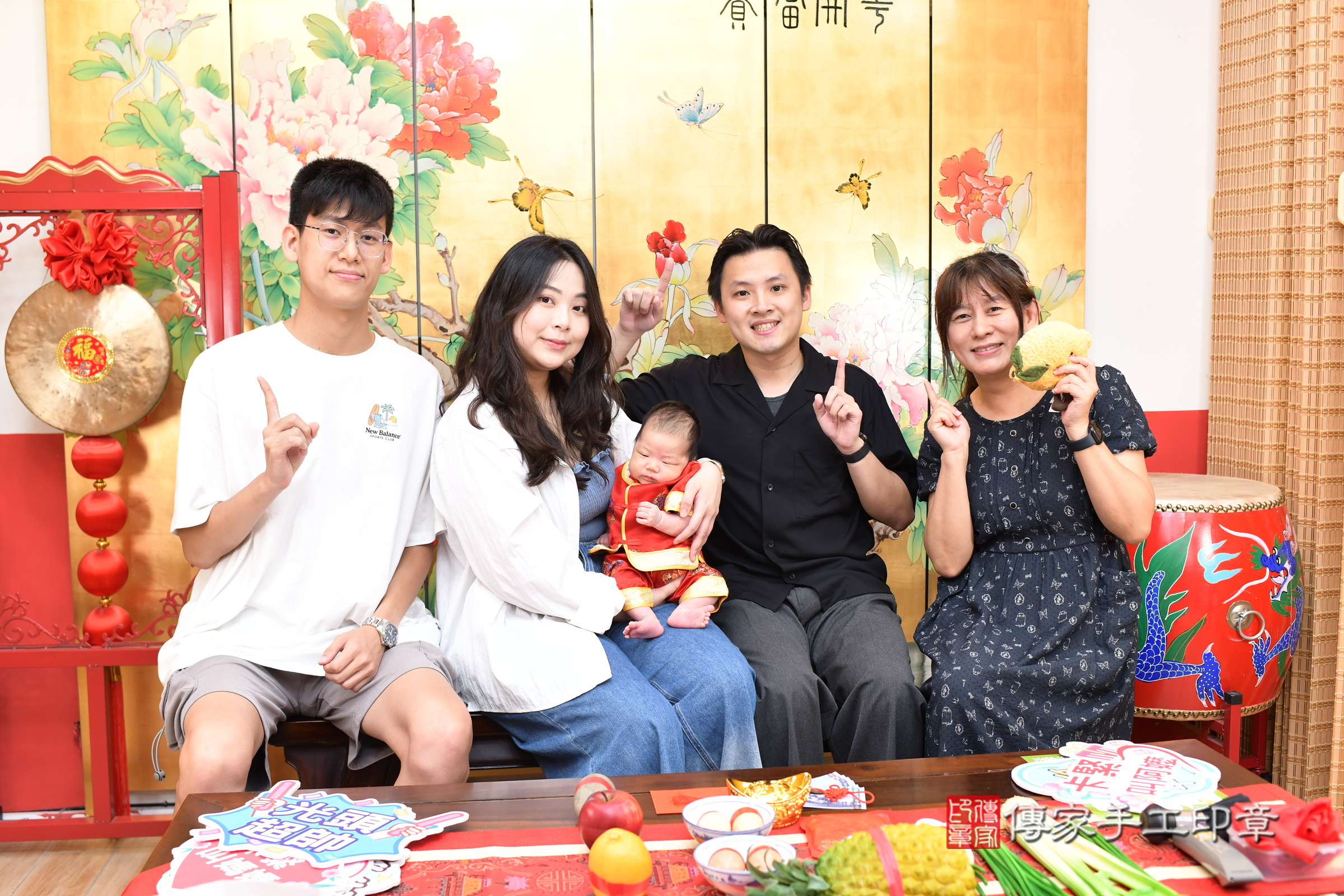 宸宸寶寶(台北市大同區嬰兒寶寶滿月剃頭理髮、嬰兒剃胎毛儀式吉祥話)。中國風會場，爸媽寶貝穿「日中韓」古裝禮服。專業拍照、證書。★購買「臍帶章、肚臍章、胎毛筆刷印章」贈送：剃頭、收涎、抓周，三選一。2025.7.19，照片3