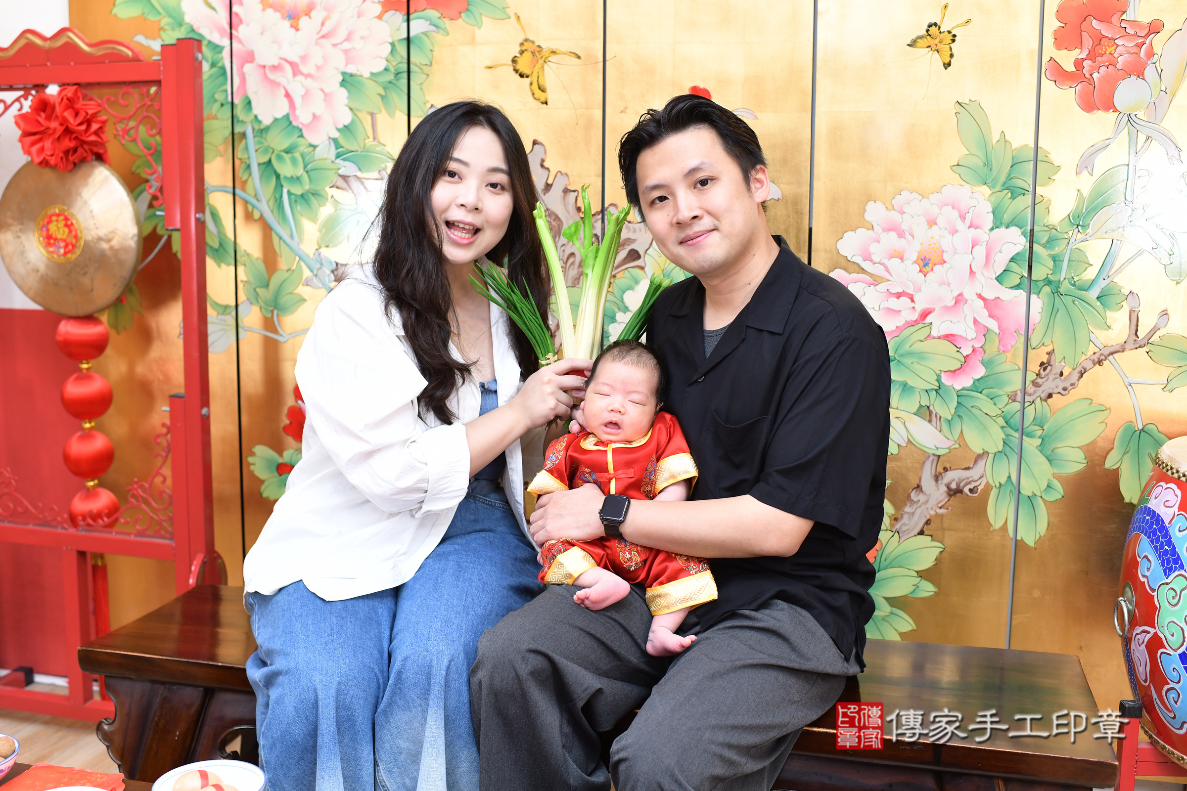 宸宸寶寶(台北市大同區嬰兒寶寶滿月剃頭理髮、嬰兒剃胎毛儀式吉祥話)。中國風會場，爸媽寶貝穿「日中韓」古裝禮服。專業拍照、證書。★購買「臍帶章、肚臍章、胎毛筆刷印章」贈送：剃頭、收涎、抓周，三選一。2025.7.19，照片18