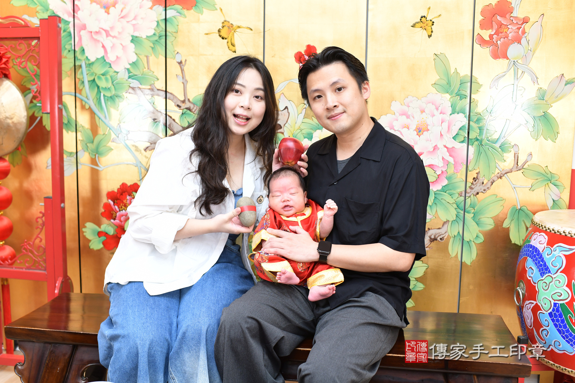 宸宸寶寶(台北市大同區嬰兒寶寶滿月剃頭理髮、嬰兒剃胎毛儀式吉祥話)。中國風會場，爸媽寶貝穿「日中韓」古裝禮服。專業拍照、證書。★購買「臍帶章、肚臍章、胎毛筆刷印章」贈送：剃頭、收涎、抓周，三選一。2025.7.19，照片14