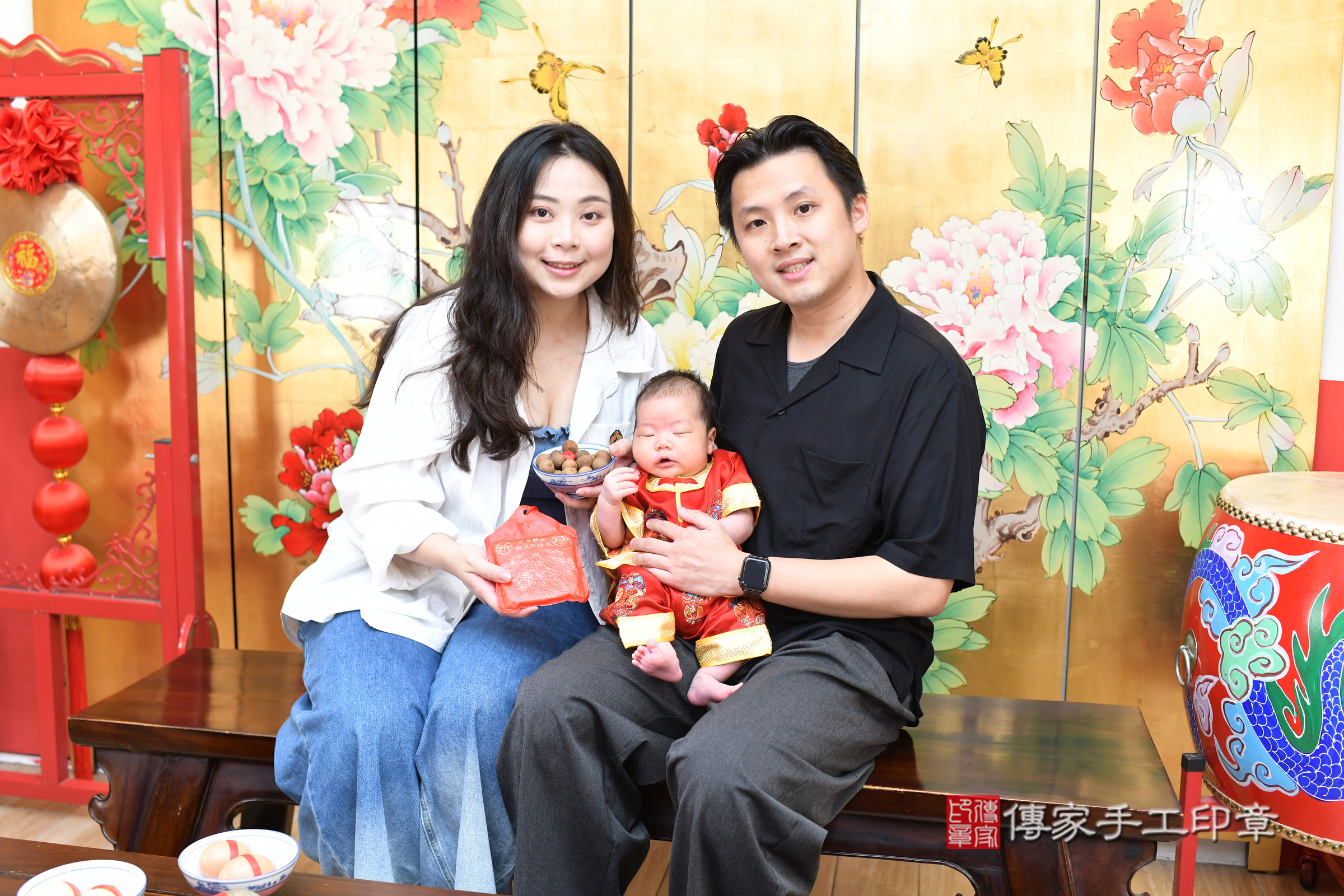 宸宸寶寶(台北市大同區嬰兒寶寶滿月剃頭理髮、嬰兒剃胎毛儀式吉祥話)。中國風會場，爸媽寶貝穿「日中韓」古裝禮服。專業拍照、證書。★購買「臍帶章、肚臍章、胎毛筆刷印章」贈送：剃頭、收涎、抓周，三選一。2025.7.19，照片12