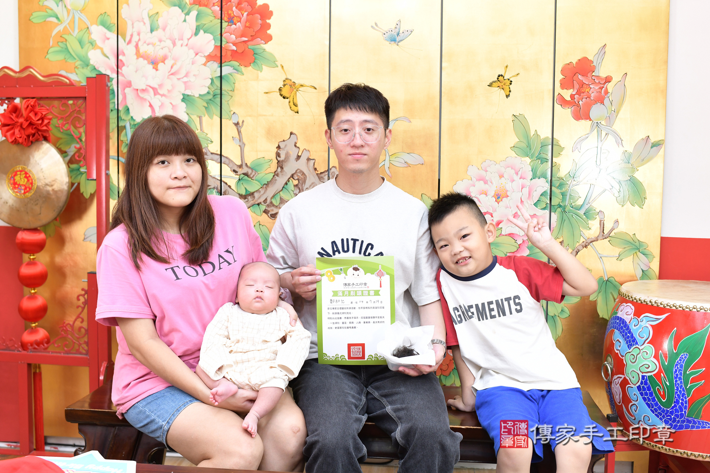 小允寶寶(台北市大同區嬰兒寶寶滿月剃頭理髮、嬰兒剃胎毛儀式吉祥話)。中國風會場，爸媽寶貝穿「日中韓」古裝禮服。專業拍照、證書。★購買「臍帶章、肚臍章、胎毛筆刷印章」贈送：剃頭、收涎、抓周，三選一。2025.7.19，照片21