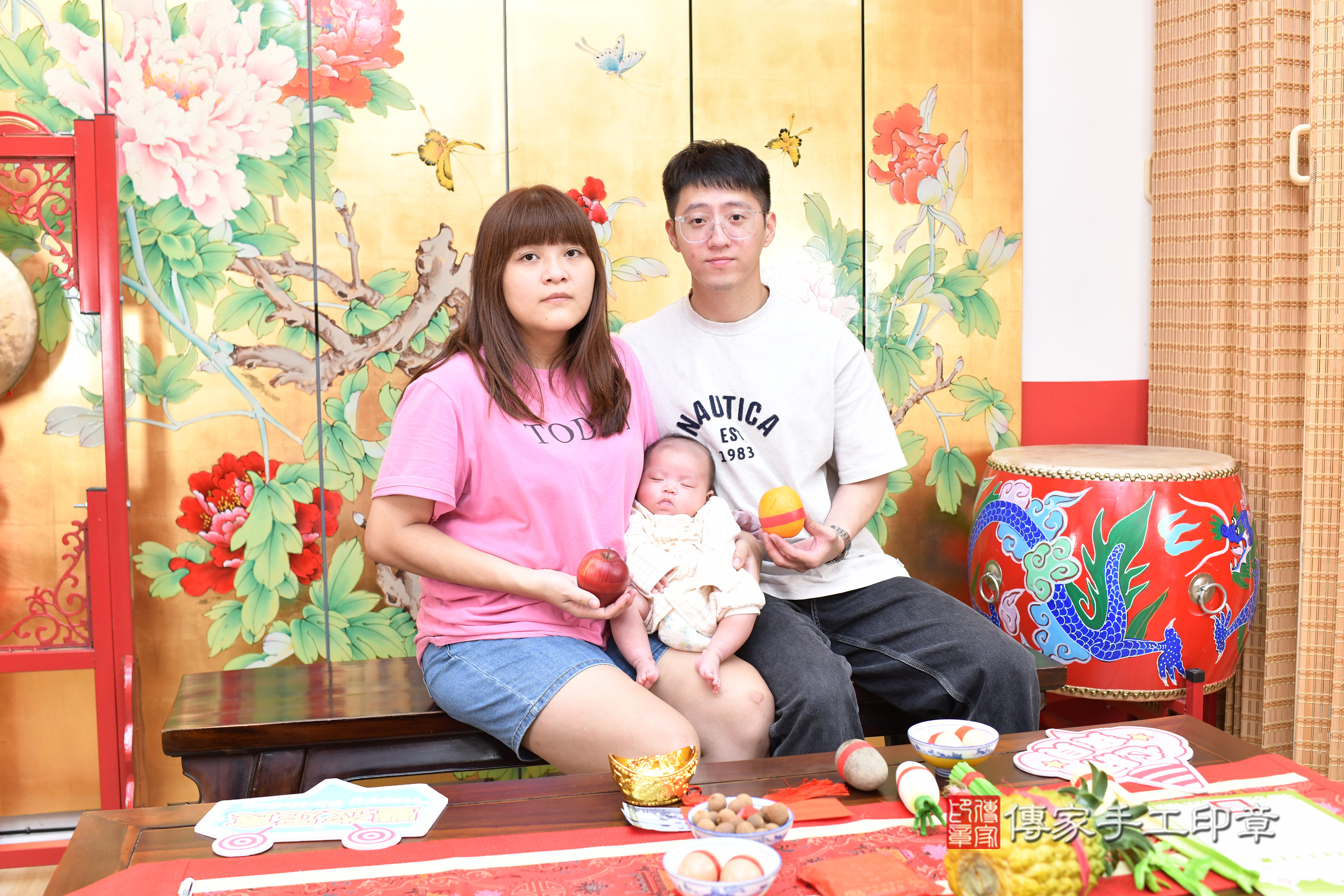 小允寶寶(台北市大同區嬰兒寶寶滿月剃頭理髮、嬰兒剃胎毛儀式吉祥話)。中國風會場，爸媽寶貝穿「日中韓」古裝禮服。專業拍照、證書。★購買「臍帶章、肚臍章、胎毛筆刷印章」贈送：剃頭、收涎、抓周，三選一。2025.7.19，照片10