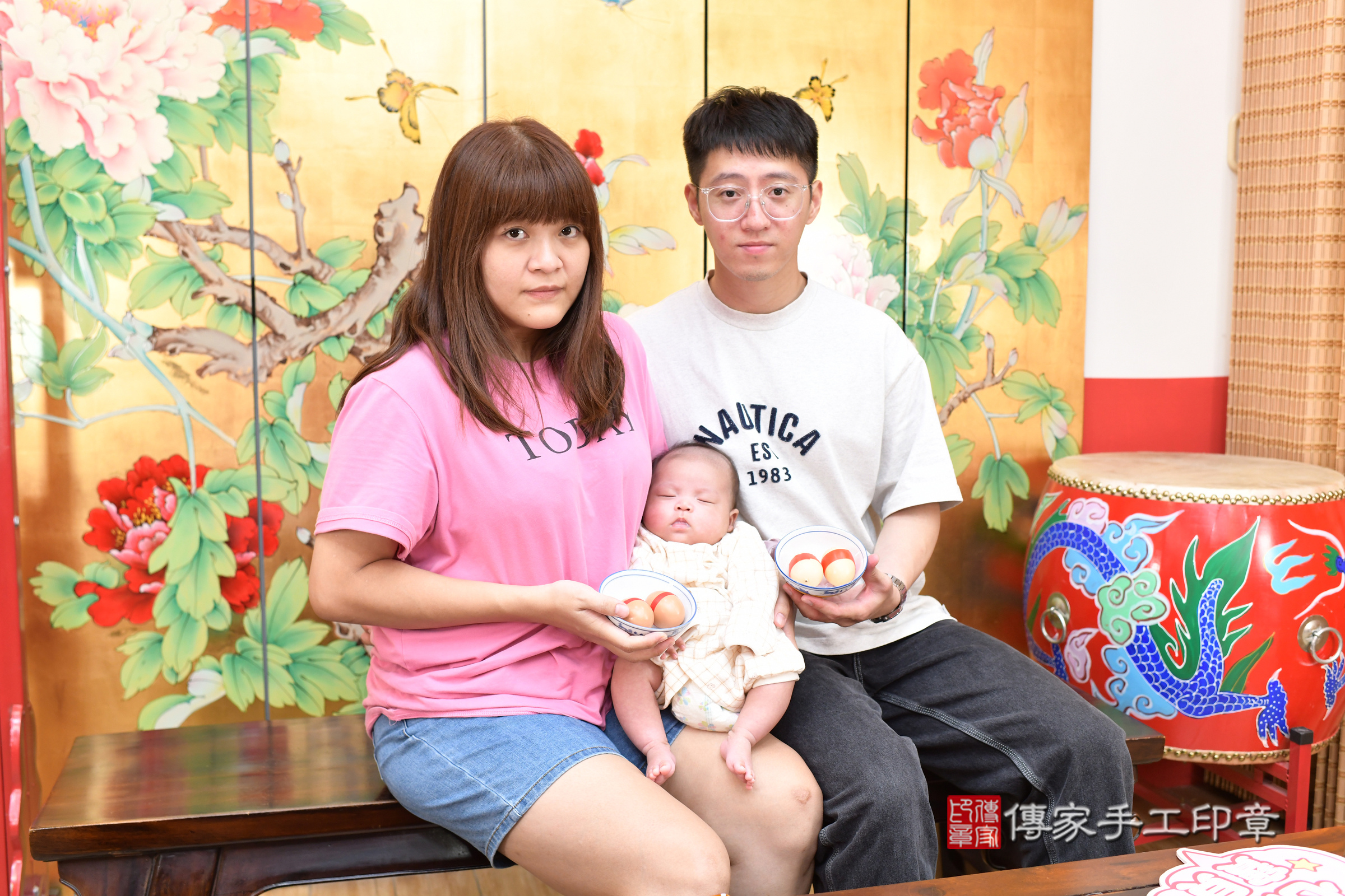 小允寶寶(台北市大同區嬰兒寶寶滿月剃頭理髮、嬰兒剃胎毛儀式吉祥話)。中國風會場，爸媽寶貝穿「日中韓」古裝禮服。專業拍照、證書。★購買「臍帶章、肚臍章、胎毛筆刷印章」贈送：剃頭、收涎、抓周，三選一。2025.7.19，照片8