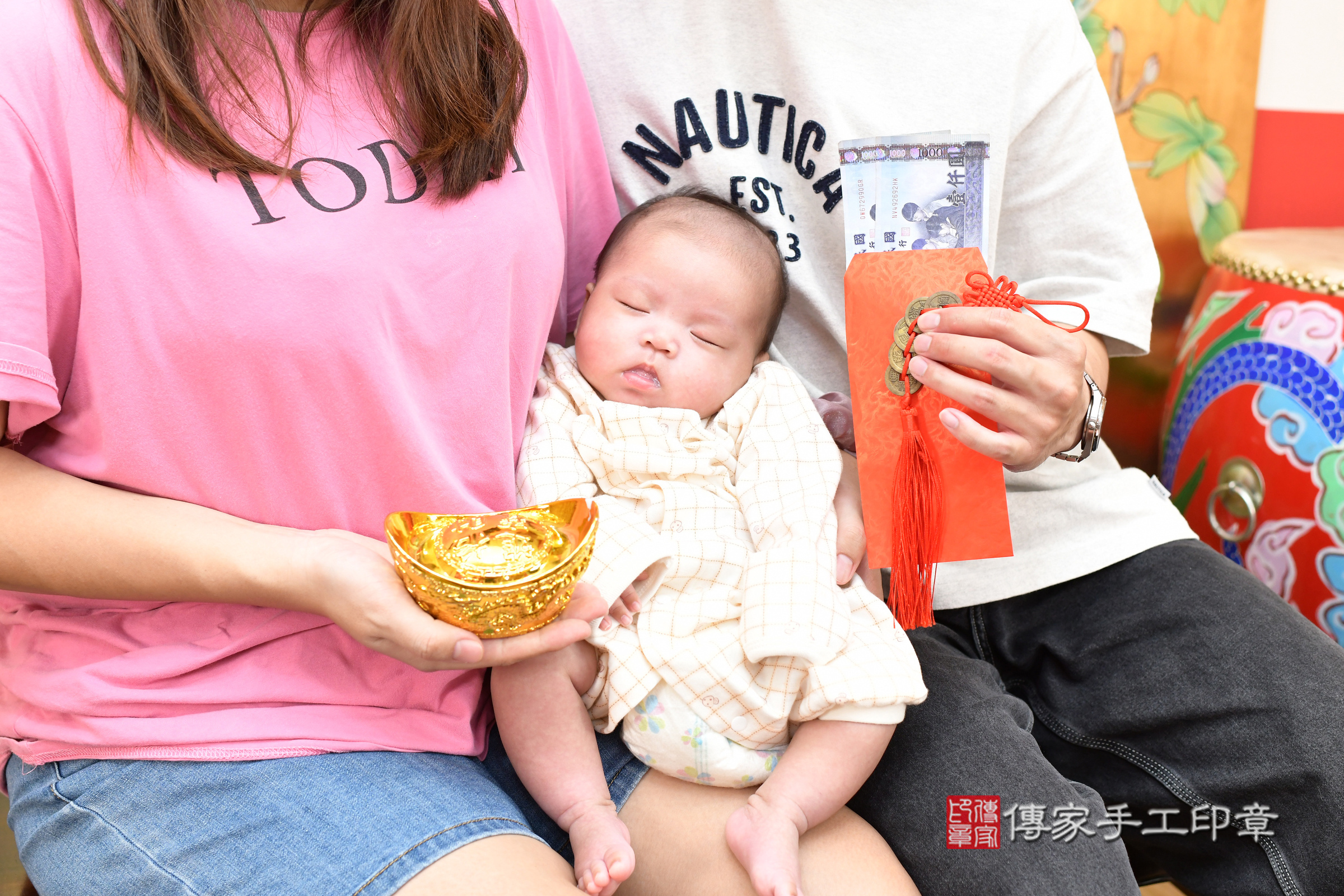 小允寶寶(台北市大同區嬰兒寶寶滿月剃頭理髮、嬰兒剃胎毛儀式吉祥話)。中國風會場，爸媽寶貝穿「日中韓」古裝禮服。專業拍照、證書。★購買「臍帶章、肚臍章、胎毛筆刷印章」贈送：剃頭、收涎、抓周，三選一。2025.7.19，照片17