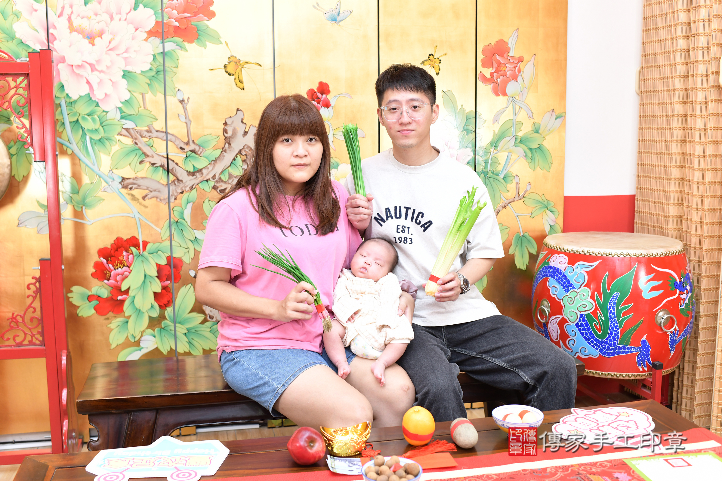 小允寶寶(台北市大同區嬰兒寶寶滿月剃頭理髮、嬰兒剃胎毛儀式吉祥話)。中國風會場，爸媽寶貝穿「日中韓」古裝禮服。專業拍照、證書。★購買「臍帶章、肚臍章、胎毛筆刷印章」贈送：剃頭、收涎、抓周，三選一。2025.7.19，照片14