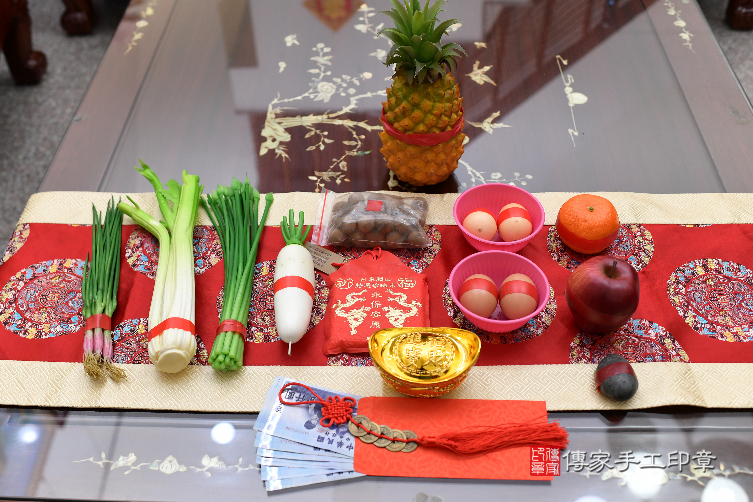 呈呈寶寶(新北市三重區嬰兒寶寶滿月剃頭理髮、嬰兒剃胎毛儀式吉祥話)。中國風會場，爸媽寶貝穿「日中韓」古裝禮服。專業拍照、證書。★購買「臍帶章、肚臍章、胎毛筆刷印章」贈送：剃頭、收涎、抓周，三選一。2025.7.26，照片10