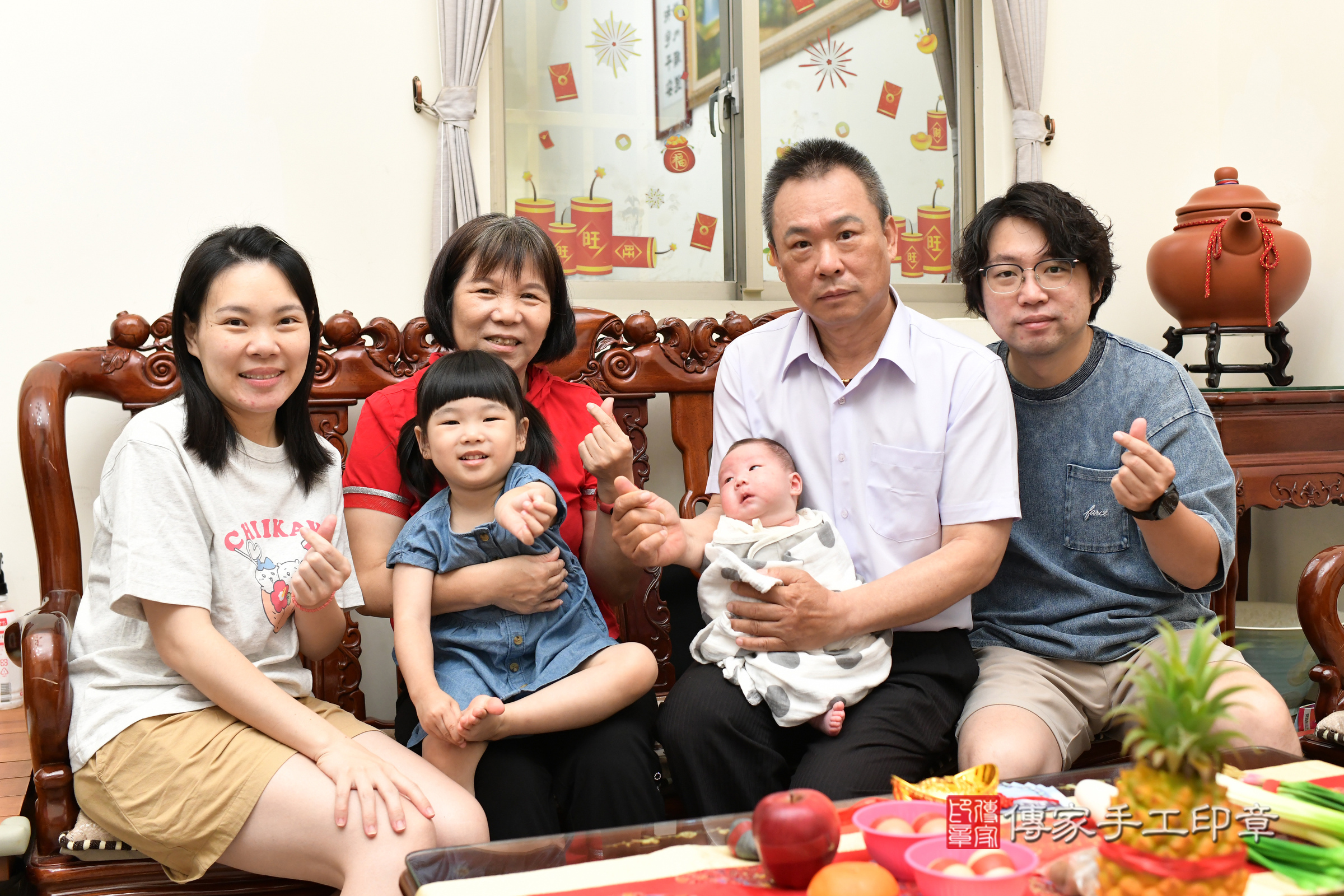 呈呈寶寶(新北市三重區嬰兒寶寶滿月剃頭理髮、嬰兒剃胎毛儀式吉祥話)。中國風會場，爸媽寶貝穿「日中韓」古裝禮服。專業拍照、證書。★購買「臍帶章、肚臍章、胎毛筆刷印章」贈送：剃頭、收涎、抓周，三選一。2025.7.26，照片3