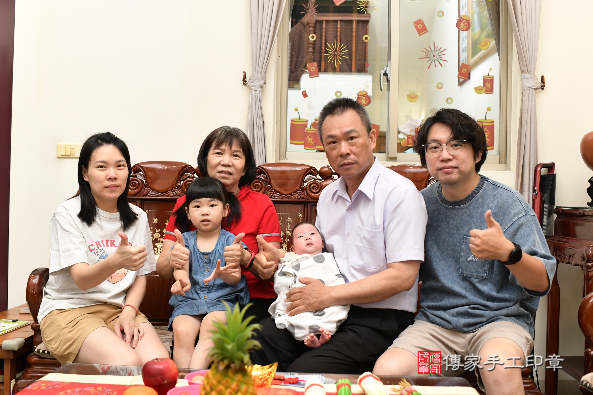 呈呈寶寶(新北市三重區嬰兒寶寶滿月剃頭理髮、嬰兒剃胎毛儀式吉祥話)。中國風會場，爸媽寶貝穿「日中韓」古裝禮服。專業拍照、證書。★購買「臍帶章、肚臍章、胎毛筆刷印章」贈送：剃頭、收涎、抓周，三選一。2025.7.26，照片1