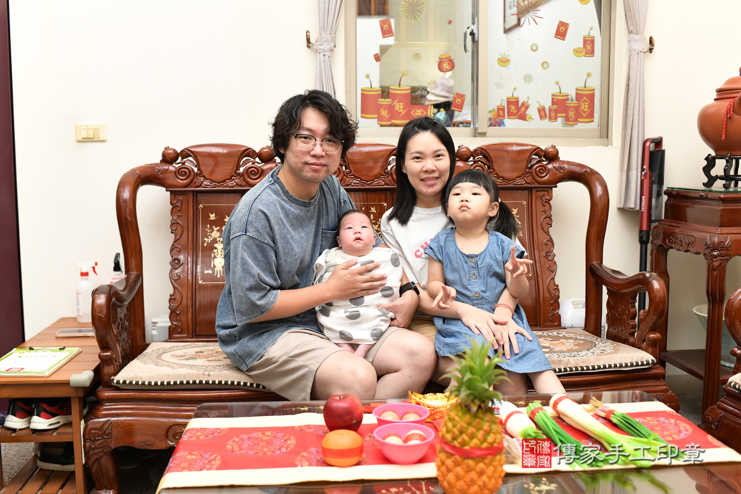 呈呈寶寶(新北市三重區嬰兒寶寶滿月剃頭理髮、嬰兒剃胎毛儀式吉祥話)。中國風會場，爸媽寶貝穿「日中韓」古裝禮服。專業拍照、證書。★購買「臍帶章、肚臍章、胎毛筆刷印章」贈送：剃頭、收涎、抓周，三選一。2025.7.26，照片4