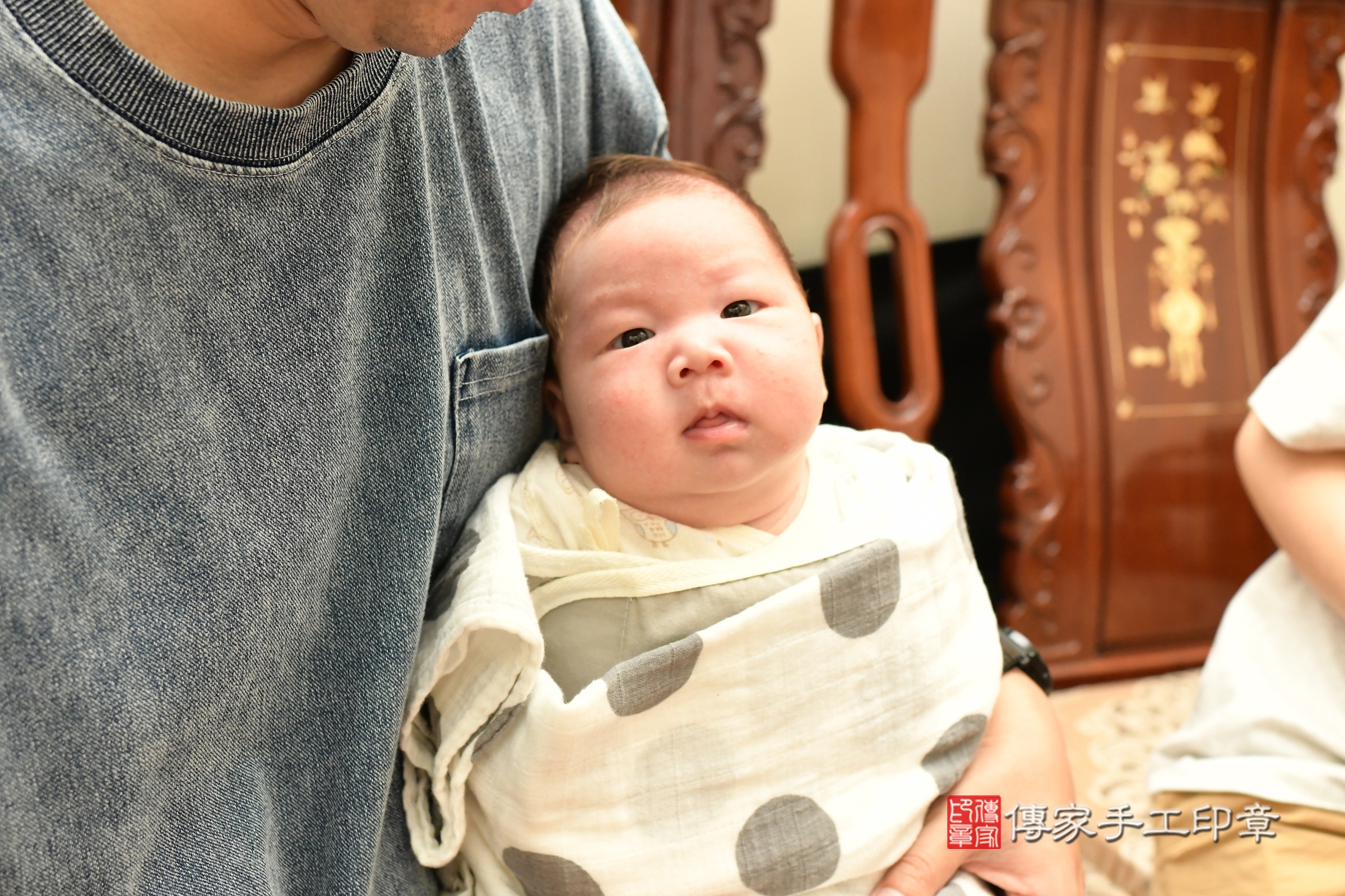 呈呈寶寶(新北市三重區嬰兒寶寶滿月剃頭理髮、嬰兒剃胎毛儀式吉祥話)。中國風會場，爸媽寶貝穿「日中韓」古裝禮服。專業拍照、證書。★購買「臍帶章、肚臍章、胎毛筆刷印章」贈送：剃頭、收涎、抓周，三選一。2025.7.26，照片7