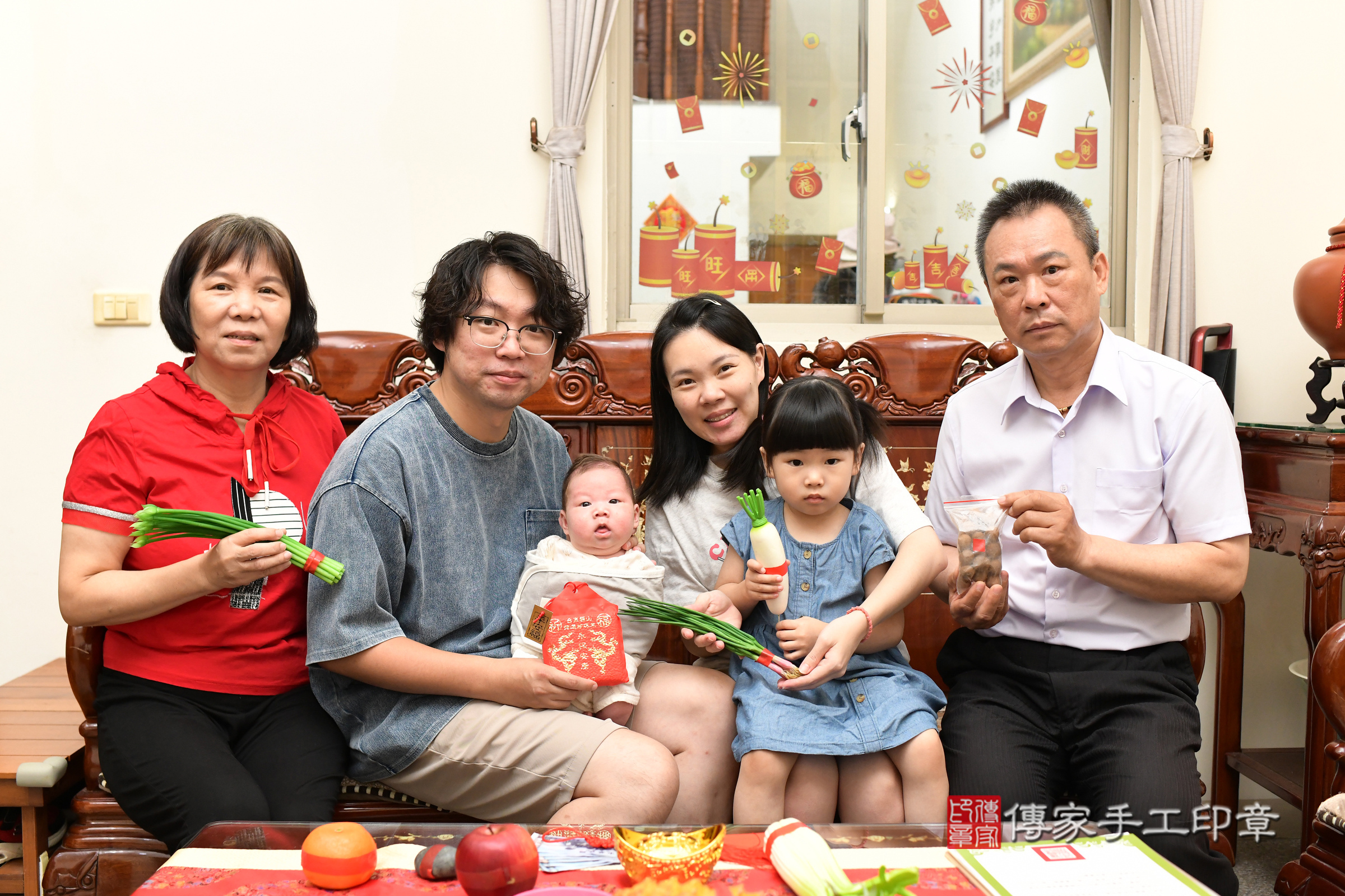 呈呈寶寶(新北市三重區嬰兒寶寶滿月剃頭理髮、嬰兒剃胎毛儀式吉祥話)。中國風會場，爸媽寶貝穿「日中韓」古裝禮服。專業拍照、證書。★購買「臍帶章、肚臍章、胎毛筆刷印章」贈送：剃頭、收涎、抓周，三選一。2025.7.26，照片12