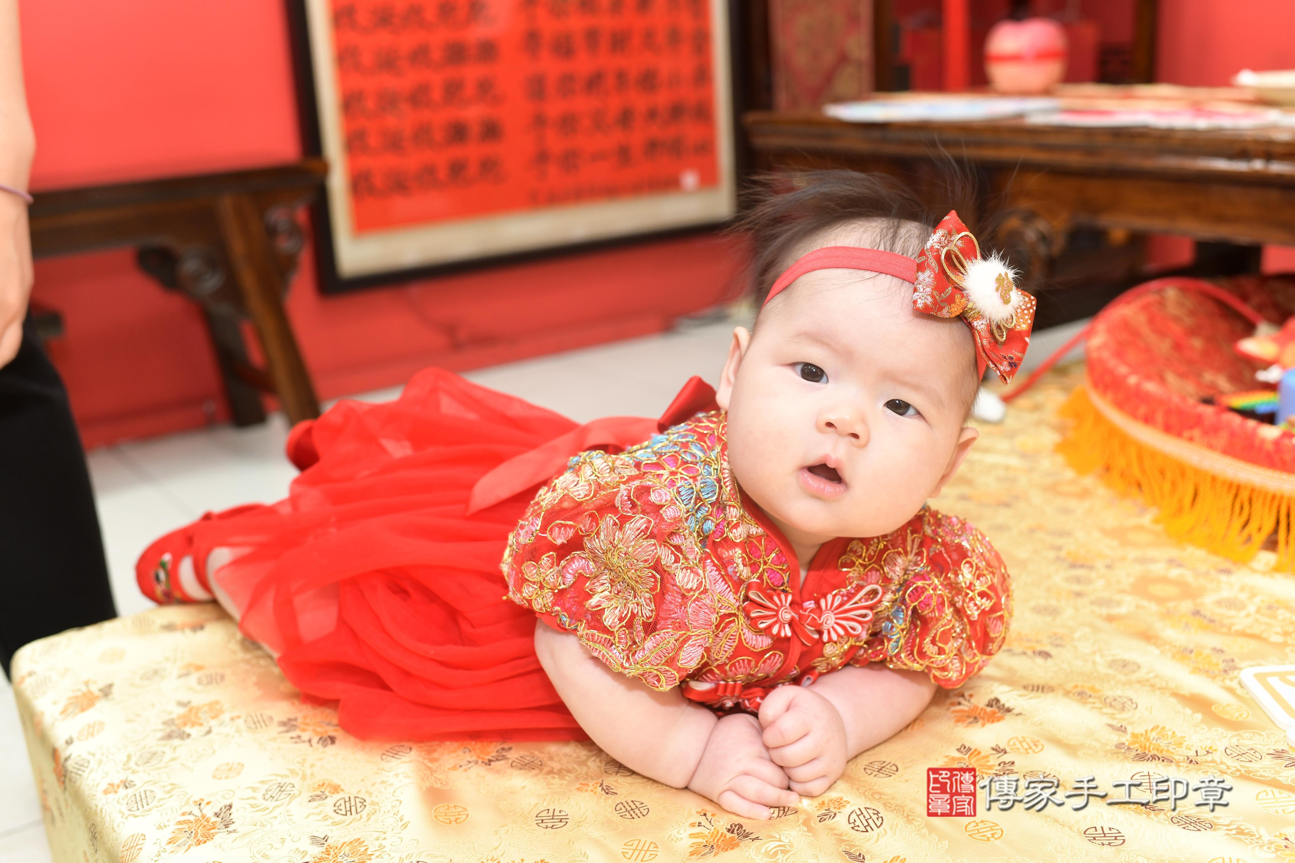 傳家手工印章高雄店、抓周、度脺、中國風會場、傳家嬰兒古禮、吉祥話、抓周道具物品24種、拍照。抓周證書。寶寶抓周、滿周歲、生日快樂、祝福 傳家手工印章高雄店、抓周、度脺、中國風會場、傳家嬰兒古禮、吉祥話、抓周道具物品24種、拍照。抓周證書。寶寶抓周、滿周歲、生日快樂、祝福