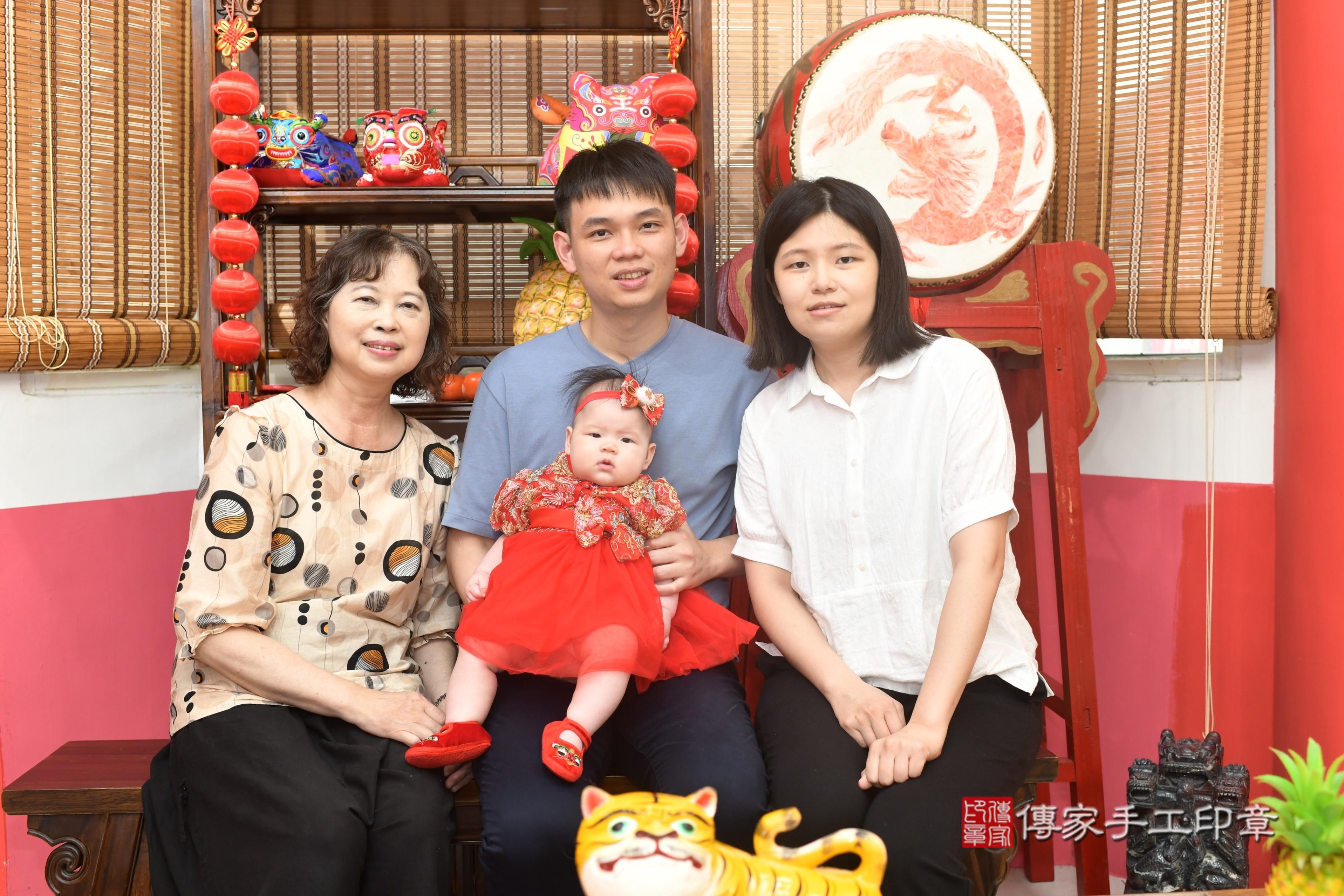 傳家手工印章高雄店、抓周、度脺、中國風會場、傳家嬰兒古禮、吉祥話、抓周道具物品24種、拍照。抓周證書。寶寶抓周、滿周歲、生日快樂、祝福 傳家手工印章高雄店、抓周、度脺、中國風會場、傳家嬰兒古禮、吉祥話、抓周道具物品24種、拍照。抓周證書。寶寶抓周、滿周歲、生日快樂、祝福