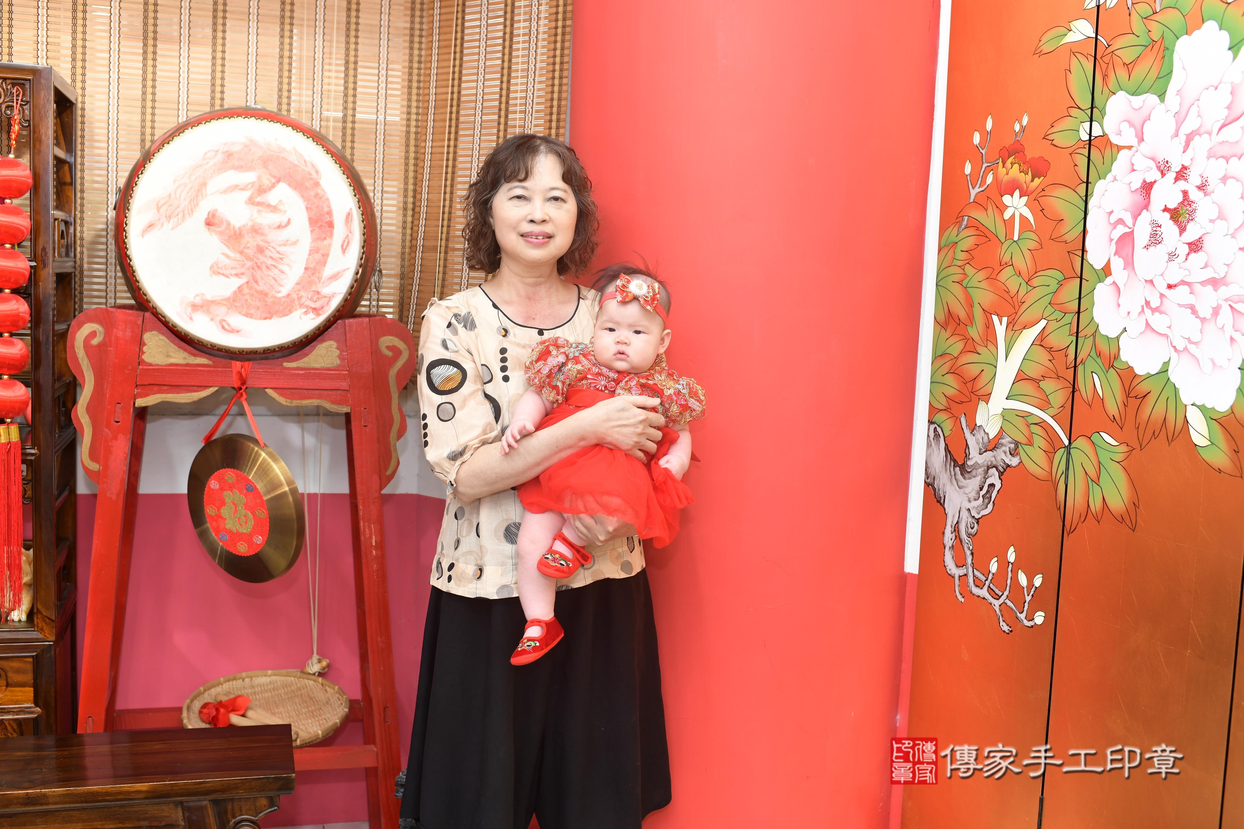 傳家手工印章高雄店、抓周、度脺、中國風會場、傳家嬰兒古禮、吉祥話、抓周道具物品24種、拍照。抓周證書。寶寶抓周、滿周歲、生日快樂、祝福 傳家手工印章高雄店、抓周、度脺、中國風會場、傳家嬰兒古禮、吉祥話、抓周道具物品24種、拍照。抓周證書。寶寶抓周、滿周歲、生日快樂、祝福