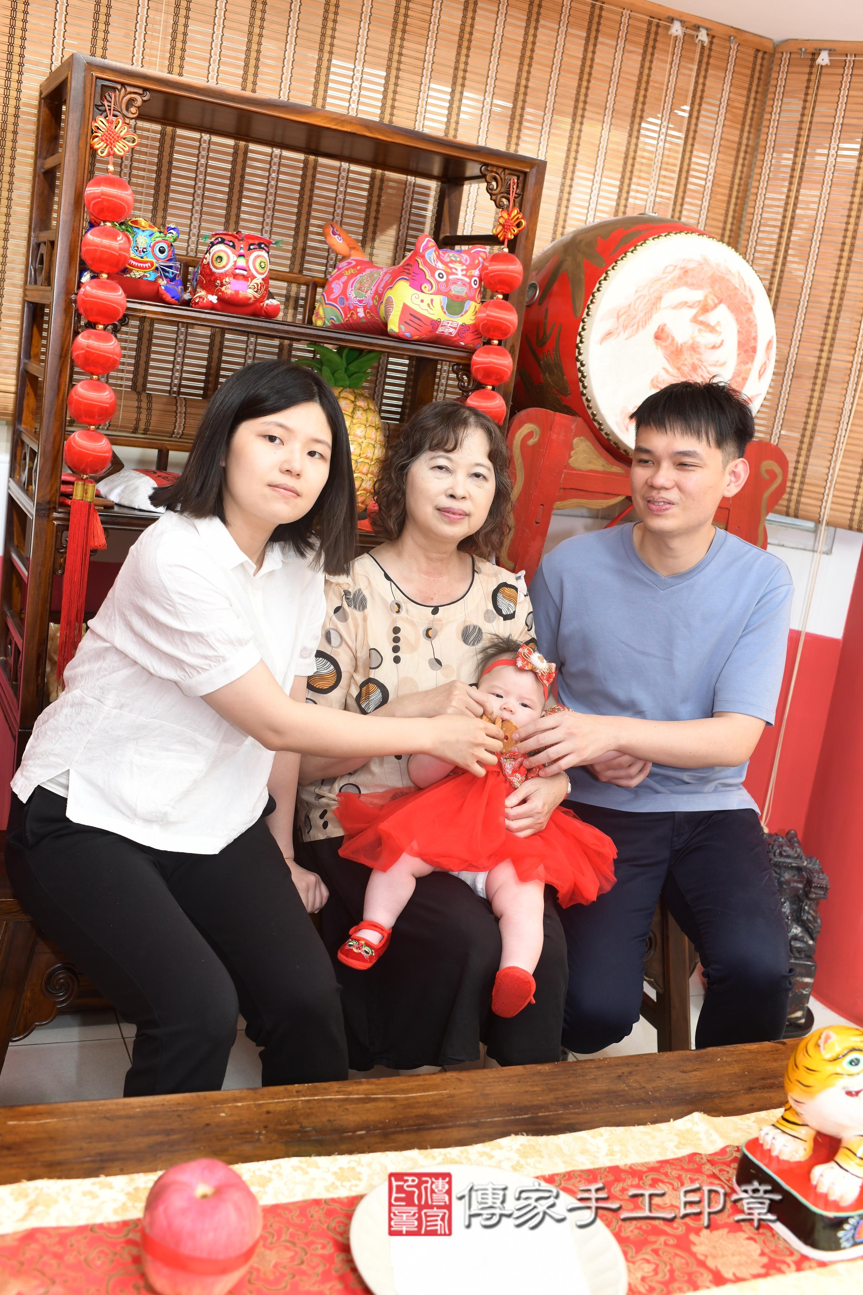 傳家手工印章高雄店、抓周、度脺、中國風會場、傳家嬰兒古禮、吉祥話、抓周道具物品24種、拍照。抓周證書。寶寶抓周、滿周歲、生日快樂、祝福 傳家手工印章高雄店、抓周、度脺、中國風會場、傳家嬰兒古禮、吉祥話、抓周道具物品24種、拍照。抓周證書。寶寶抓周、滿周歲、生日快樂、祝福