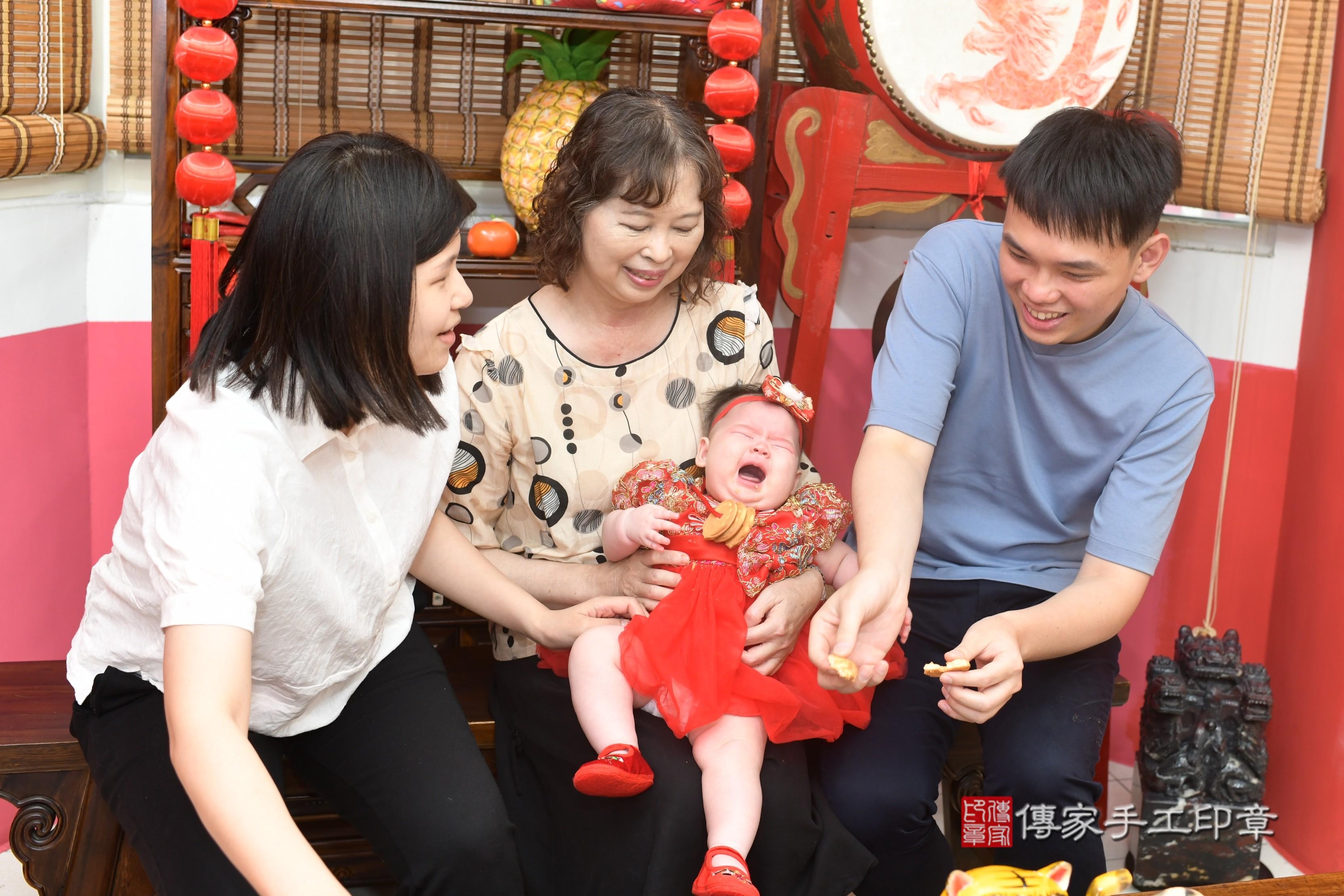 傳家手工印章高雄店、抓周、度脺、中國風會場、傳家嬰兒古禮、吉祥話、抓周道具物品24種、拍照。抓周證書。寶寶抓周、滿周歲、生日快樂、祝福 傳家手工印章高雄店、抓周、度脺、中國風會場、傳家嬰兒古禮、吉祥話、抓周道具物品24種、拍照。抓周證書。寶寶抓周、滿周歲、生日快樂、祝福