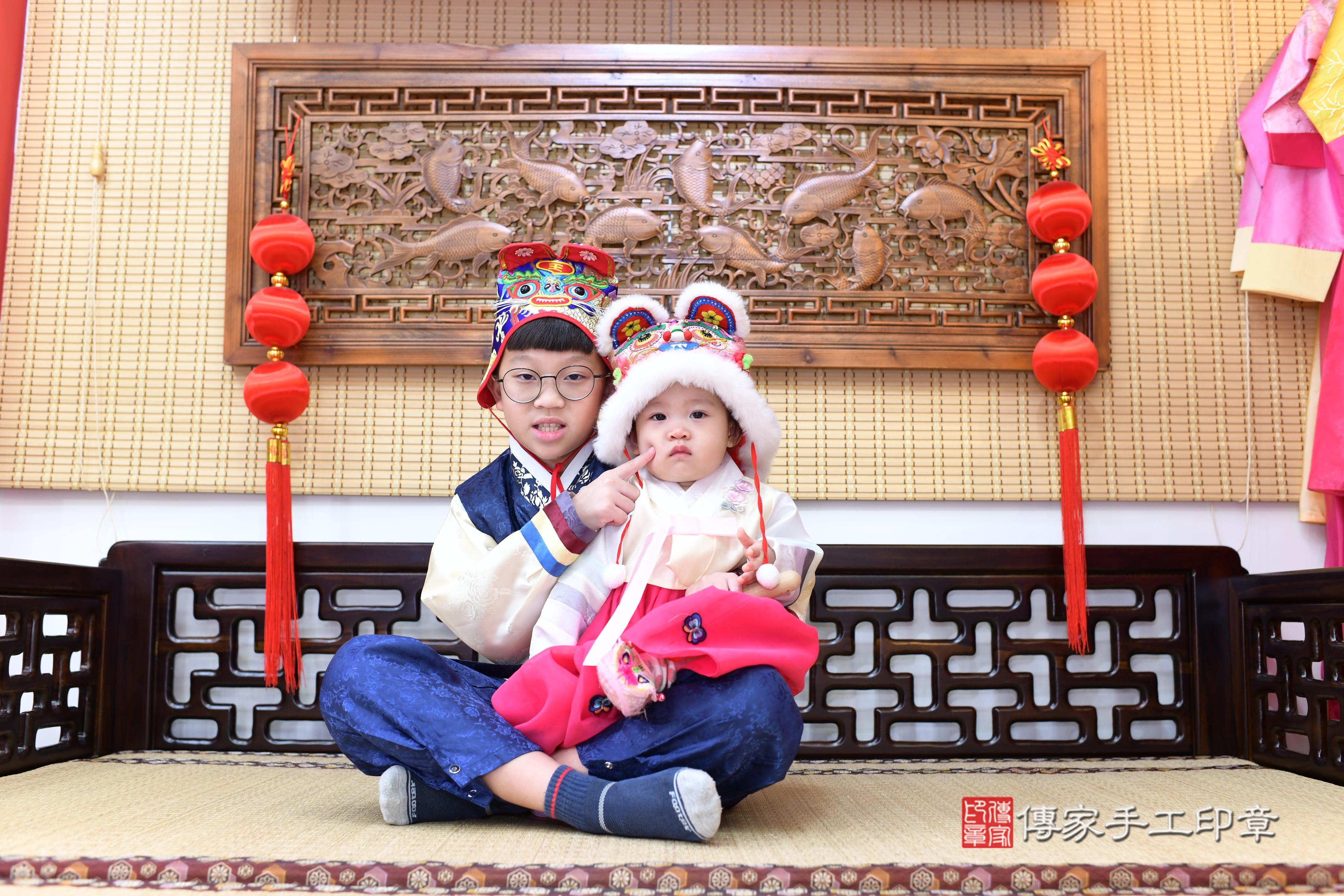 傳家手工印章台南店、抓周、度脺、中國風會場、傳家嬰兒古禮、吉祥話、抓周道具物品24種、拍照。抓周證書。寶寶抓周、滿周歲、生日快樂、祝福 傳家手工印章台南店、抓周、度脺、中國風會場、傳家嬰兒古禮、吉祥話、抓周道具物品24種、拍照。抓周證書。寶寶抓周、滿周歲、生日快樂、祝福