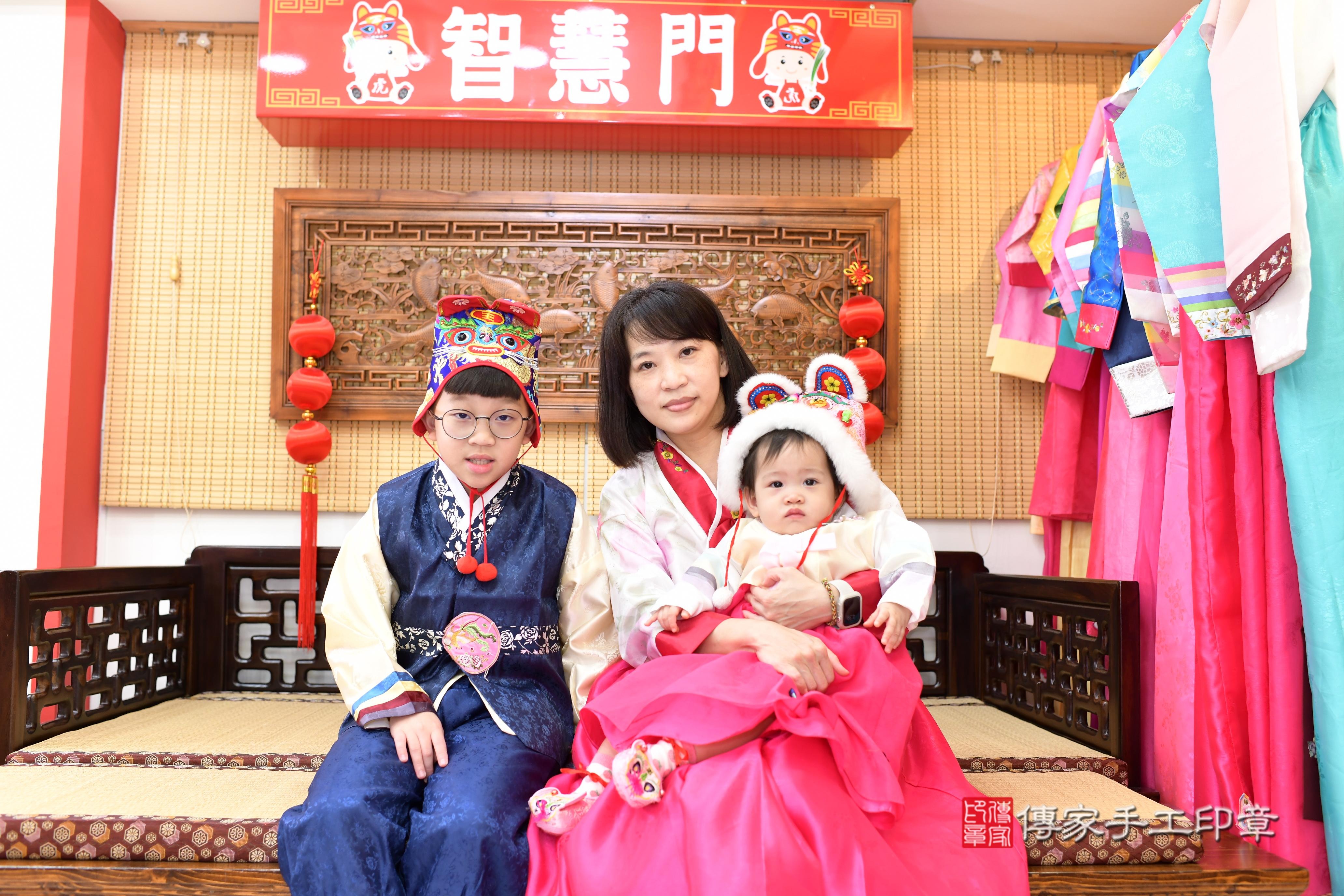 傳家手工印章台南店、抓周、度脺、中國風會場、傳家嬰兒古禮、吉祥話、抓周道具物品24種、拍照。抓周證書。寶寶抓周、滿周歲、生日快樂、祝福 傳家手工印章台南店、抓周、度脺、中國風會場、傳家嬰兒古禮、吉祥話、抓周道具物品24種、拍照。抓周證書。寶寶抓周、滿周歲、生日快樂、祝福