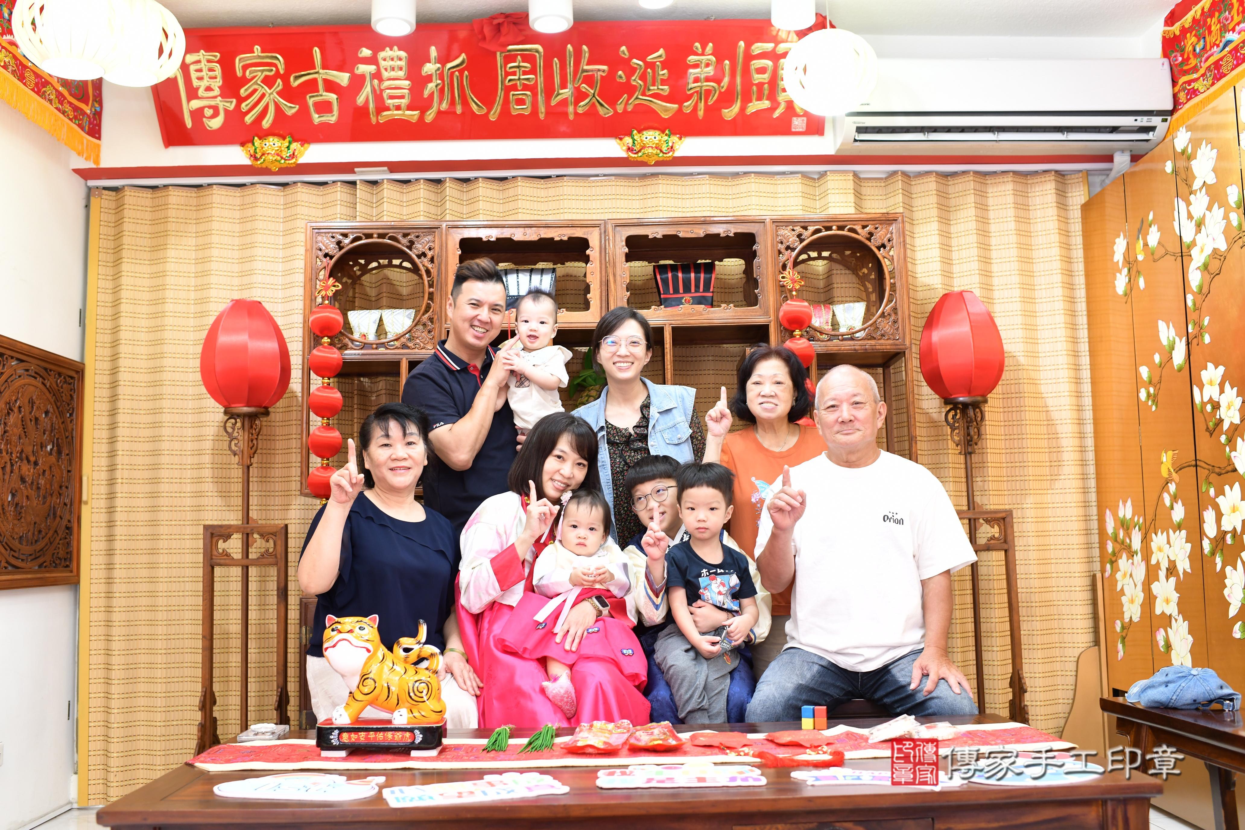 傳家手工印章台南店、抓周、度脺、中國風會場、傳家嬰兒古禮、吉祥話、抓周道具物品24種、拍照。抓周證書。寶寶抓周、滿周歲、生日快樂、祝福 傳家手工印章台南店、抓周、度脺、中國風會場、傳家嬰兒古禮、吉祥話、抓周道具物品24種、拍照。抓周證書。寶寶抓周、滿周歲、生日快樂、祝福