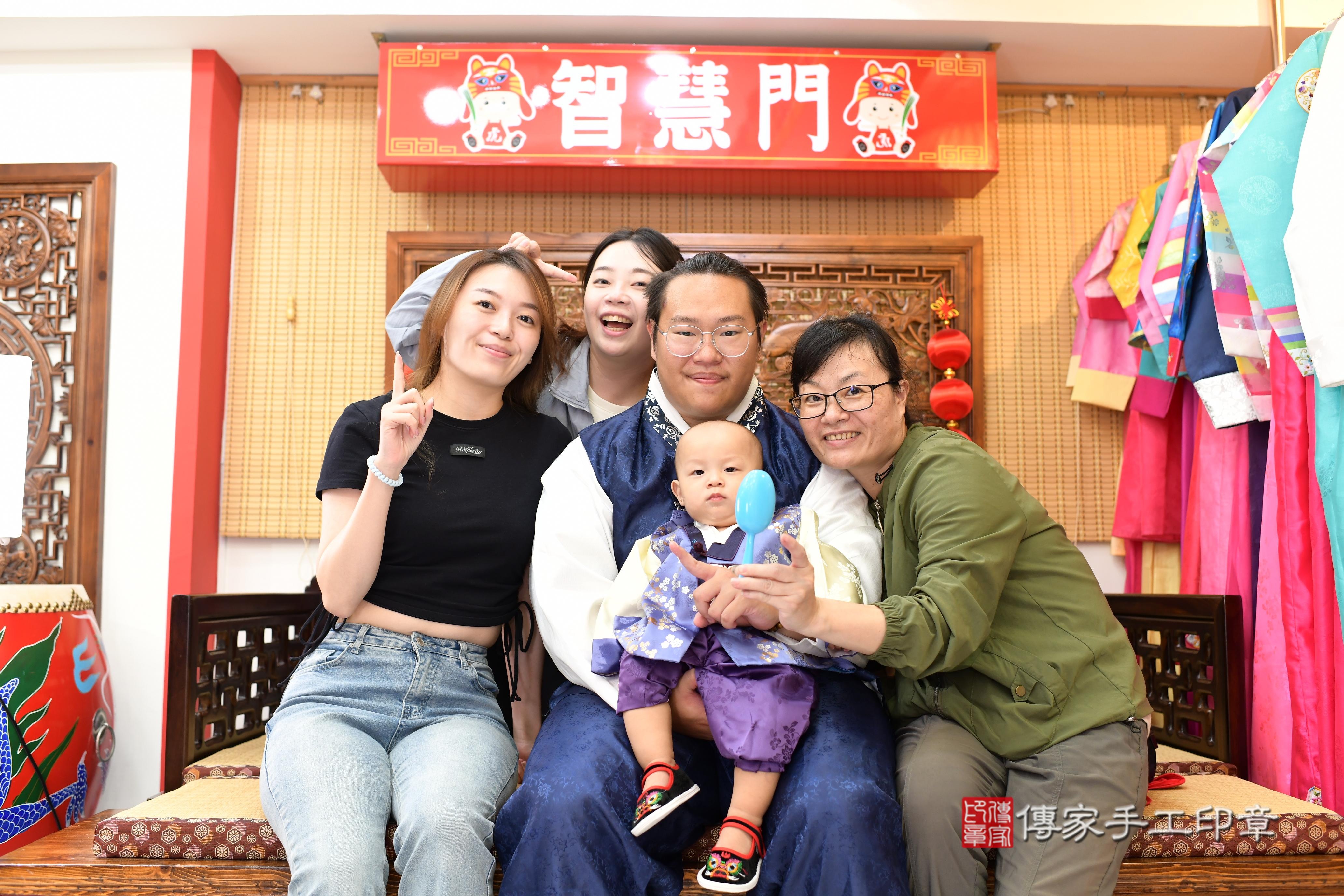 傳家手工印章台南店、抓周、度脺、中國風會場、傳家嬰兒古禮、吉祥話、抓周道具物品24種、拍照。抓周證書。寶寶抓周、滿周歲、生日快樂、祝福 傳家手工印章台南店、抓周、度脺、中國風會場、傳家嬰兒古禮、吉祥話、抓周道具物品24種、拍照。抓周證書。寶寶抓周、滿周歲、生日快樂、祝福