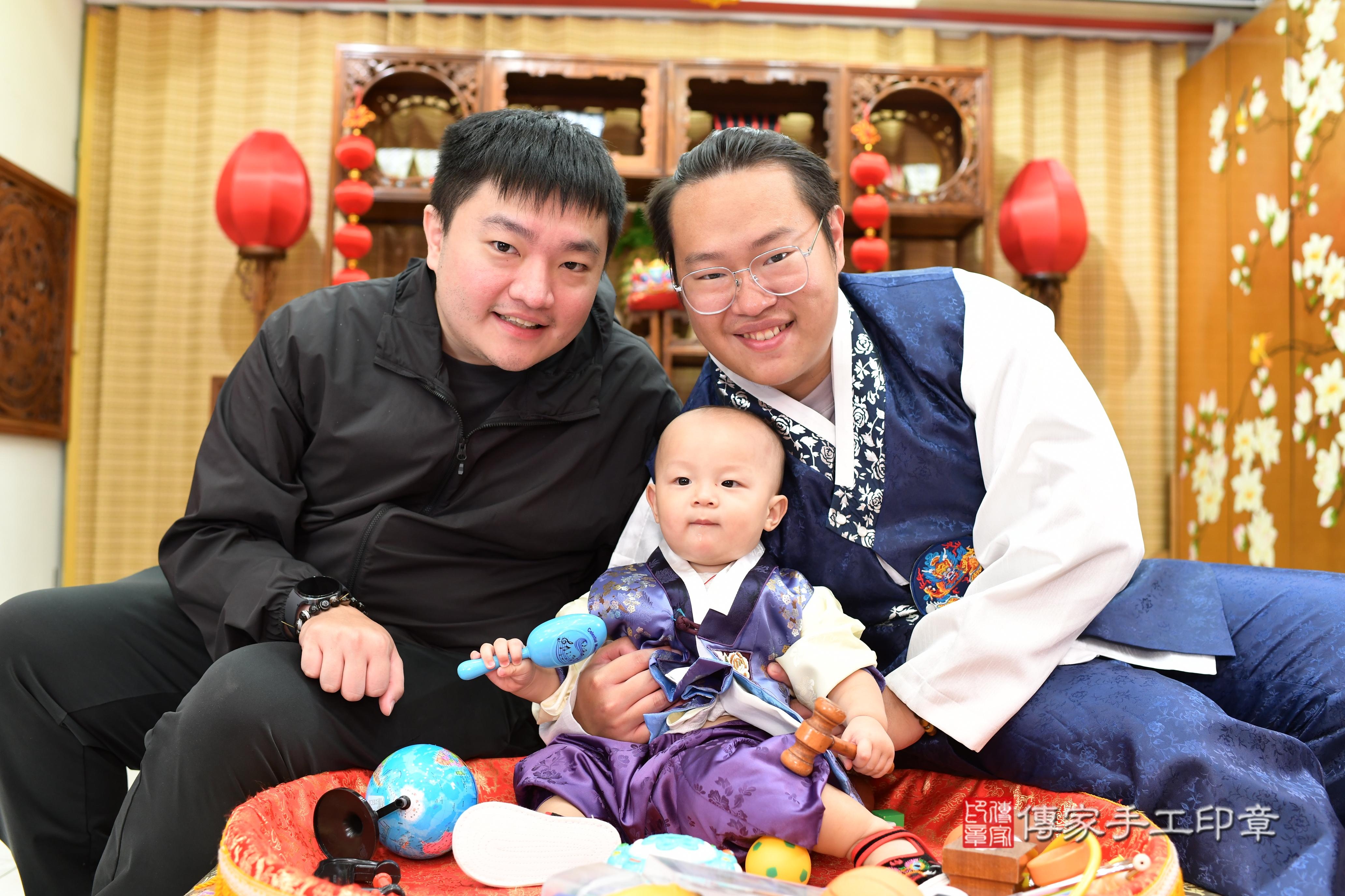 傳家手工印章台南店、抓周、度脺、中國風會場、傳家嬰兒古禮、吉祥話、抓周道具物品24種、拍照。抓周證書。寶寶抓周、滿周歲、生日快樂、祝福 傳家手工印章台南店、抓周、度脺、中國風會場、傳家嬰兒古禮、吉祥話、抓周道具物品24種、拍照。抓周證書。寶寶抓周、滿周歲、生日快樂、祝福