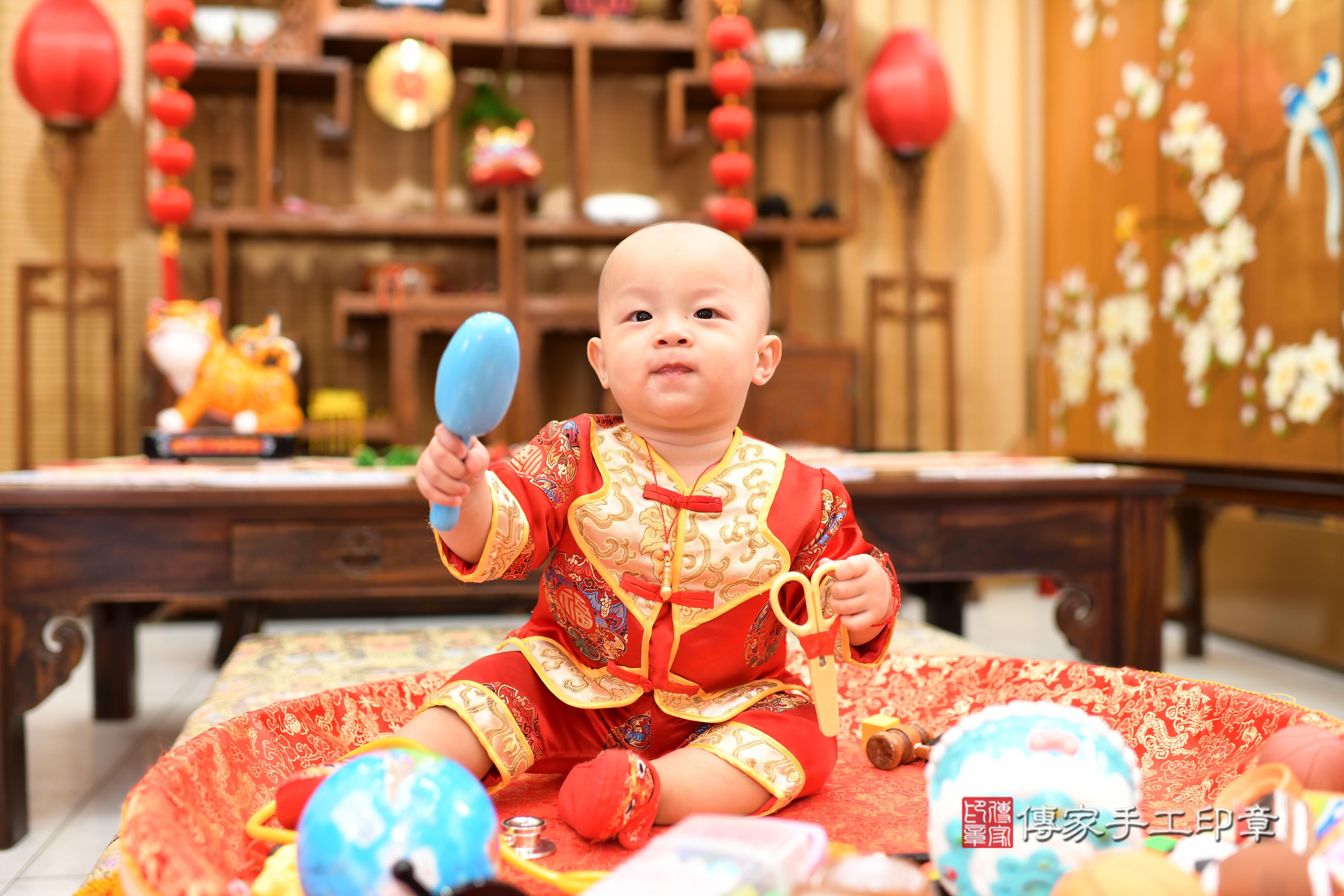 傳家手工印章台南店、抓周、度脺、中國風會場、傳家嬰兒古禮、吉祥話、抓周道具物品24種、拍照。抓周證書。寶寶抓周、滿周歲、生日快樂、祝福 傳家手工印章台南店、抓周、度脺、中國風會場、傳家嬰兒古禮、吉祥話、抓周道具物品24種、拍照。抓周證書。寶寶抓周、滿周歲、生日快樂、祝福