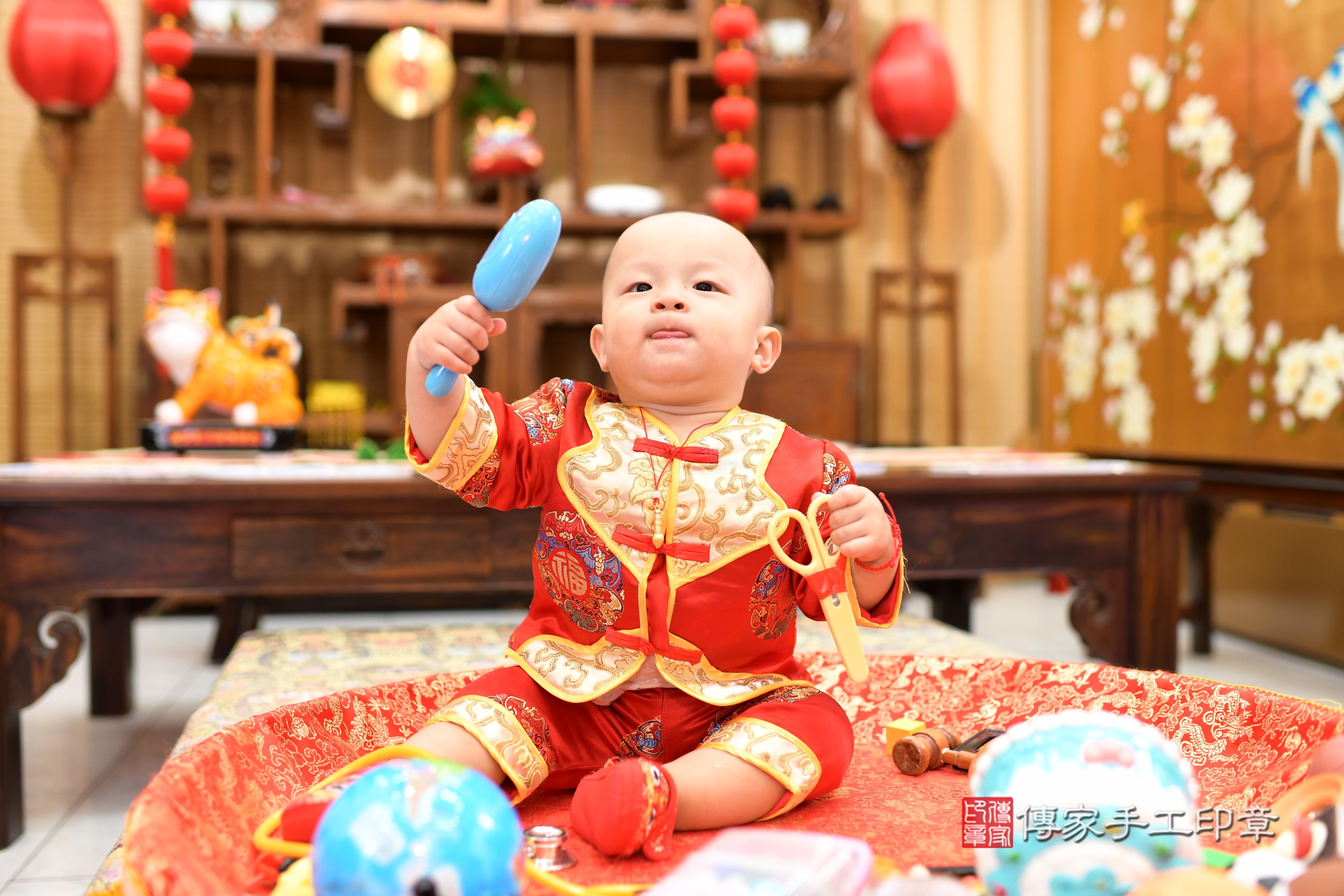 傳家手工印章台南店、抓周、度脺、中國風會場、傳家嬰兒古禮、吉祥話、抓周道具物品24種、拍照。抓周證書。寶寶抓周、滿周歲、生日快樂、祝福 傳家手工印章台南店、抓周、度脺、中國風會場、傳家嬰兒古禮、吉祥話、抓周道具物品24種、拍照。抓周證書。寶寶抓周、滿周歲、生日快樂、祝福